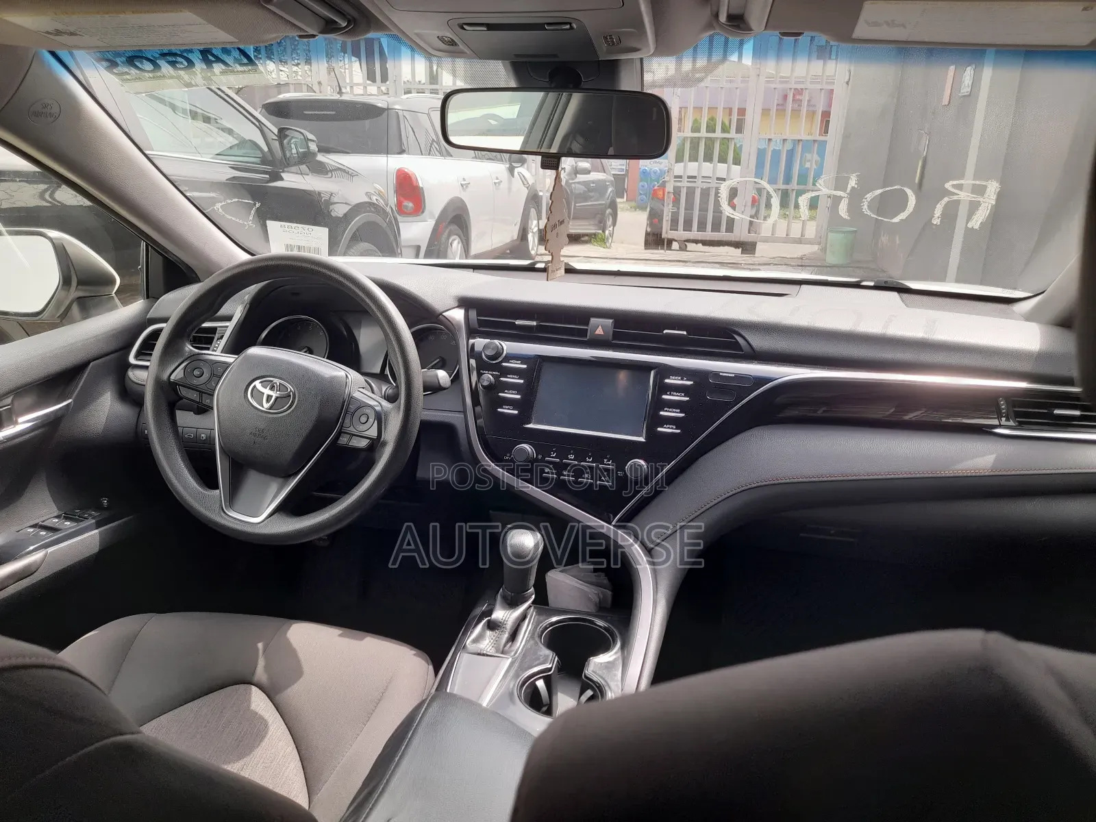 Toyota Camry LE 4dr Sedan (2.5L 4cyl 6A) 2017 White