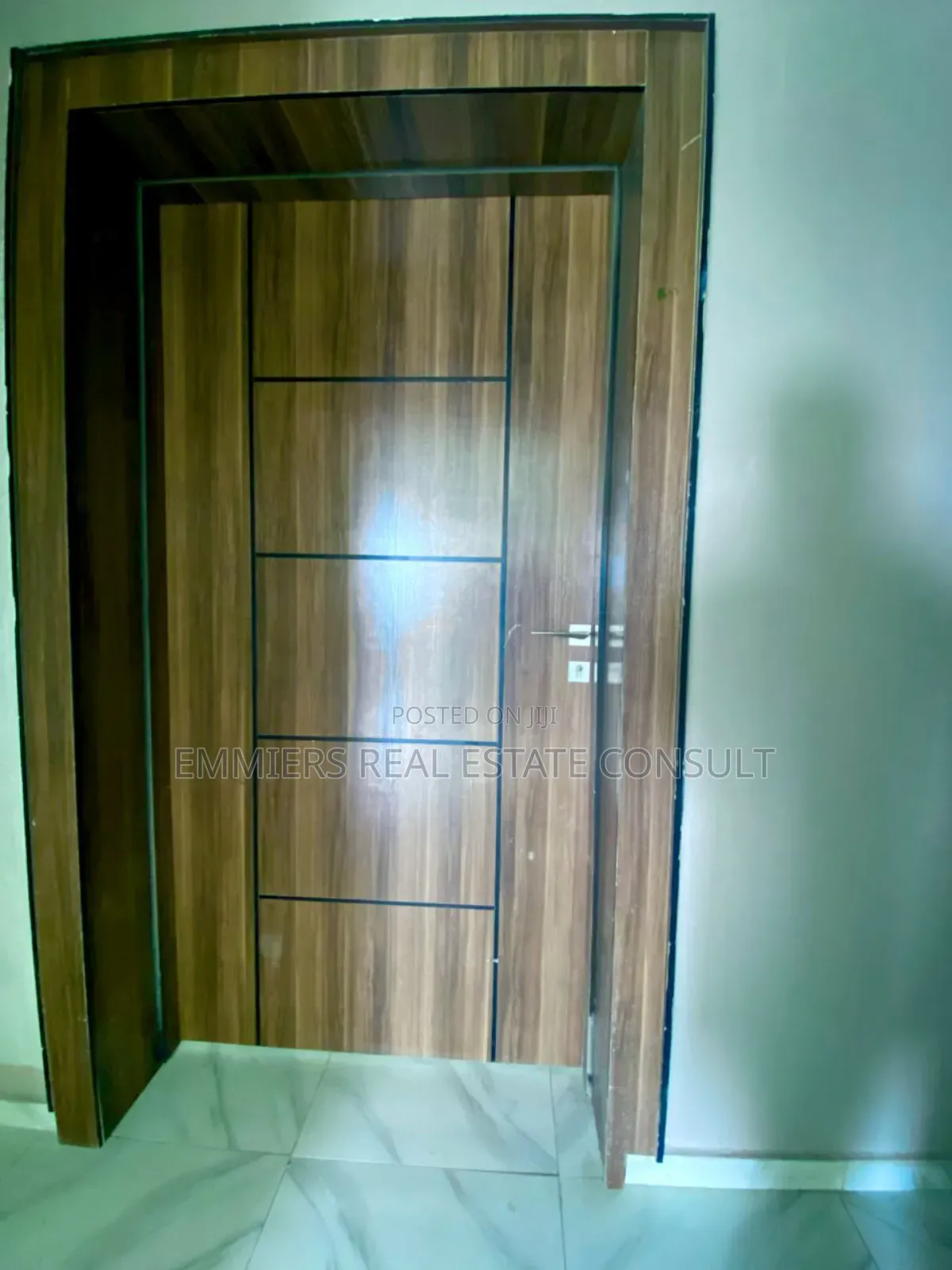 3bdrm Apartment in Emmiers Estate, Off Lekki-Epe Expressway for sale