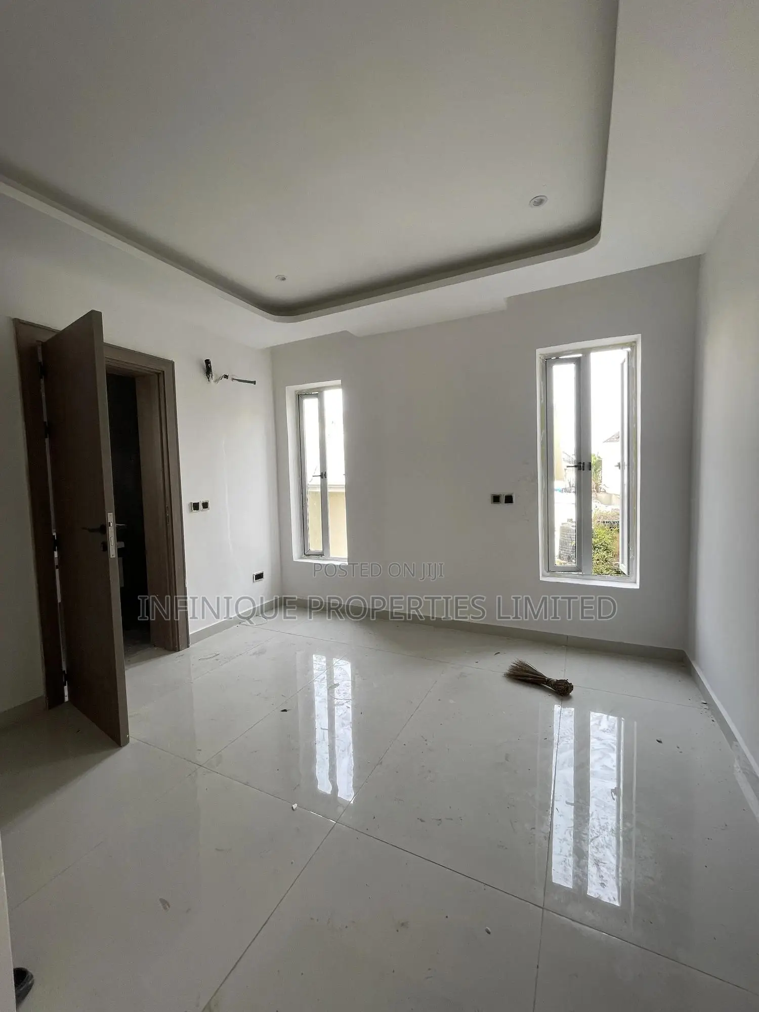 2bdrm Apartment in Lekki Phase 1 for sale