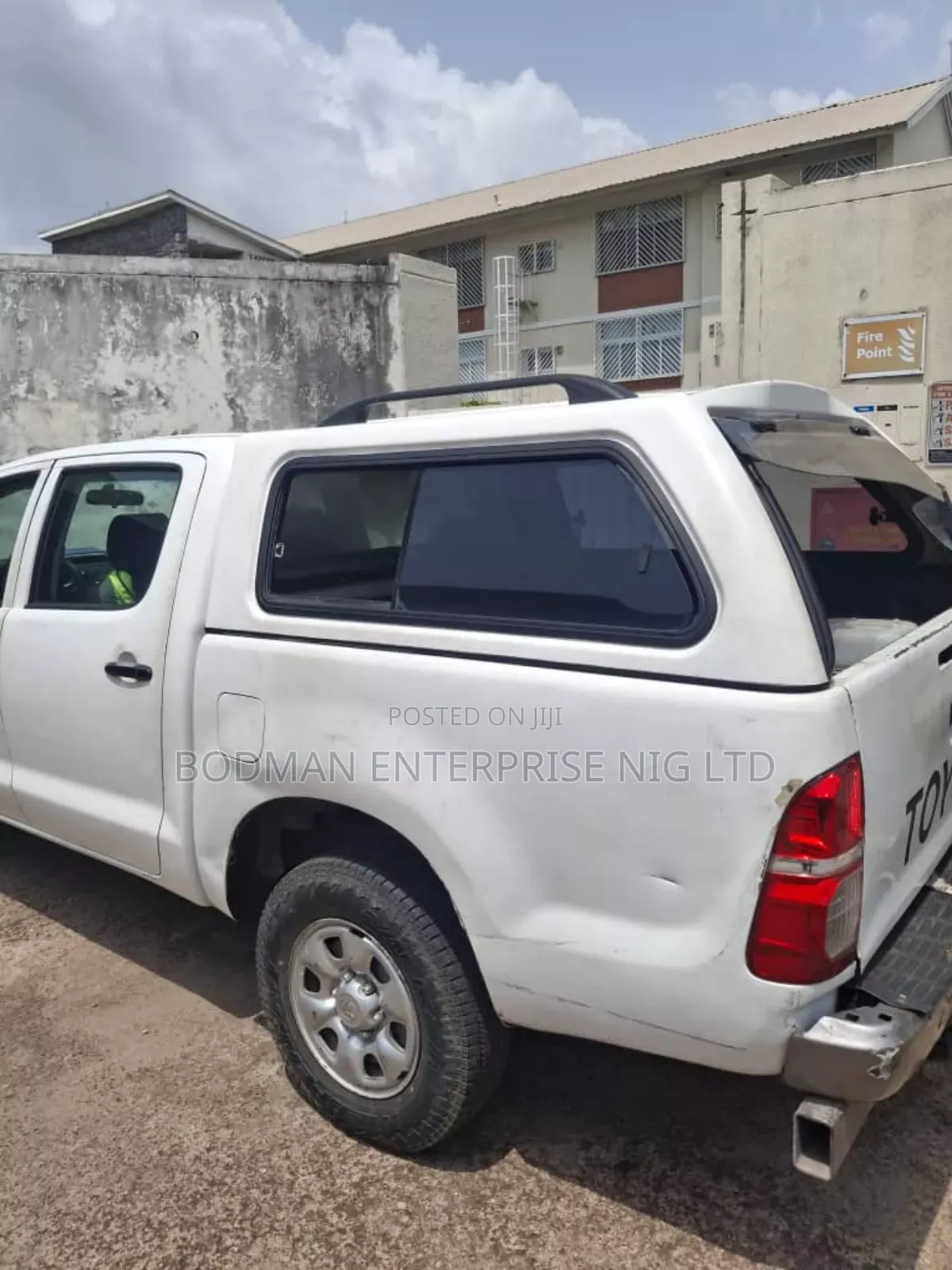 Carriboi Boot Cover for Toyota Hilux, £ *%/