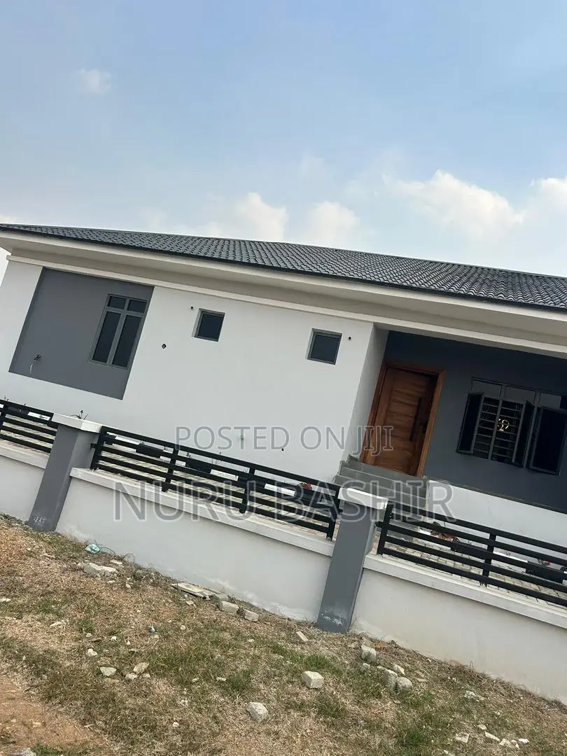 3bdrm Bungalow in Fort Court Estate, Akala Express for sale