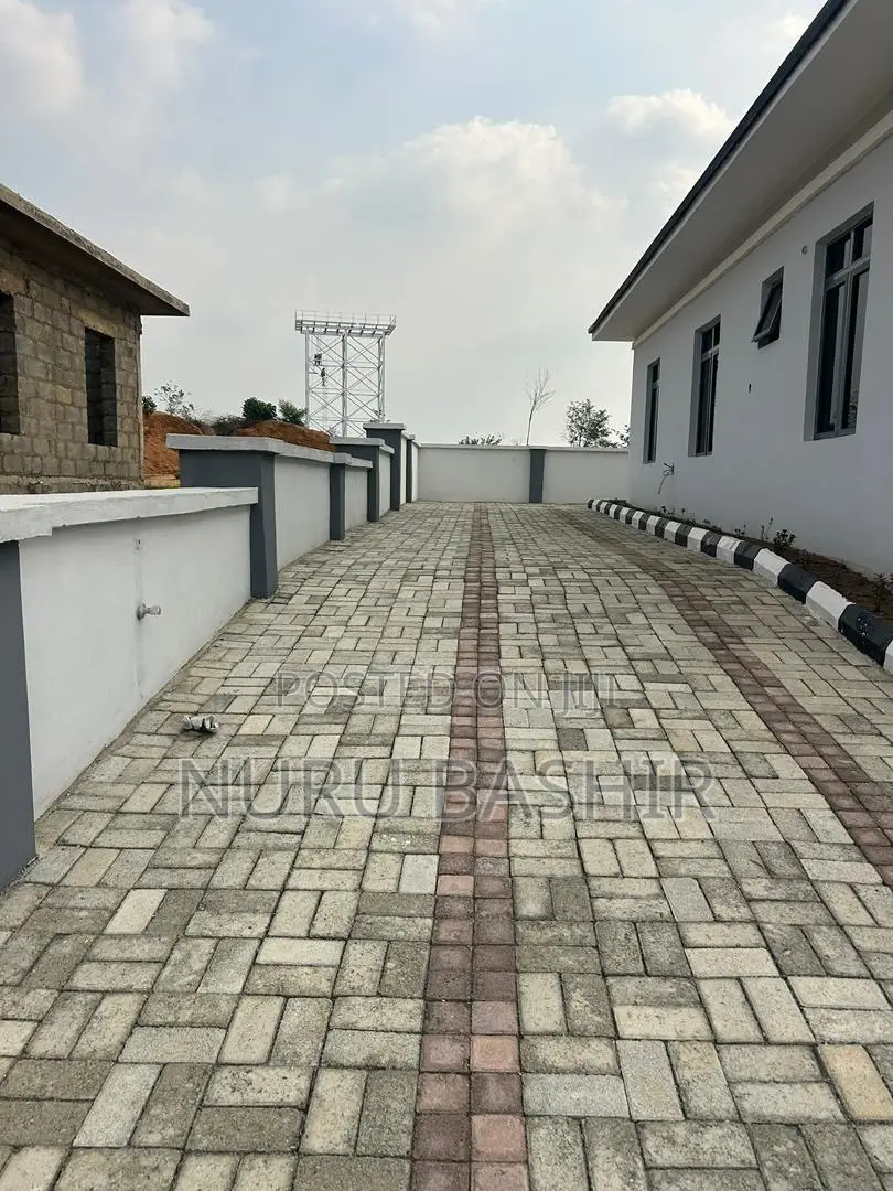 3bdrm Bungalow in Fort Court Estate, Akala Express for sale