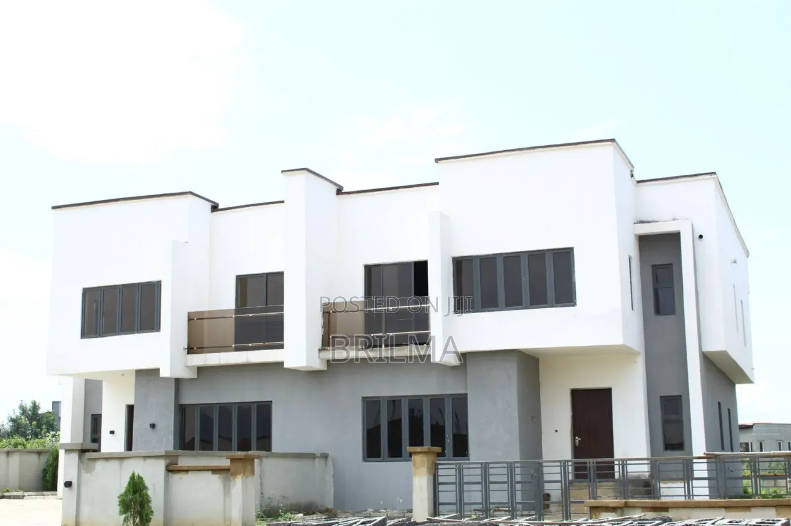 4bdrm Duplex in FHA for sale