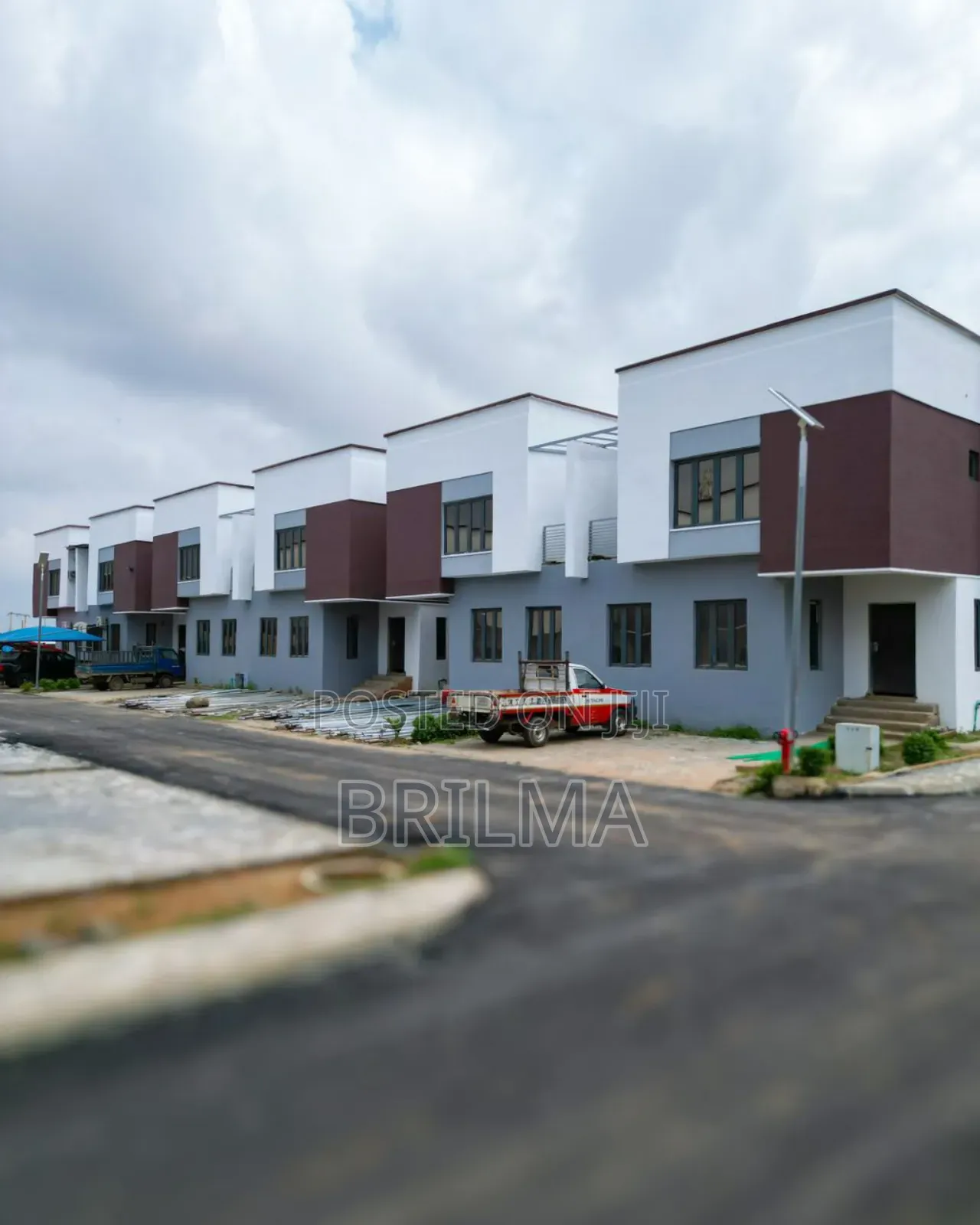 4bdrm Duplex in FHA for sale