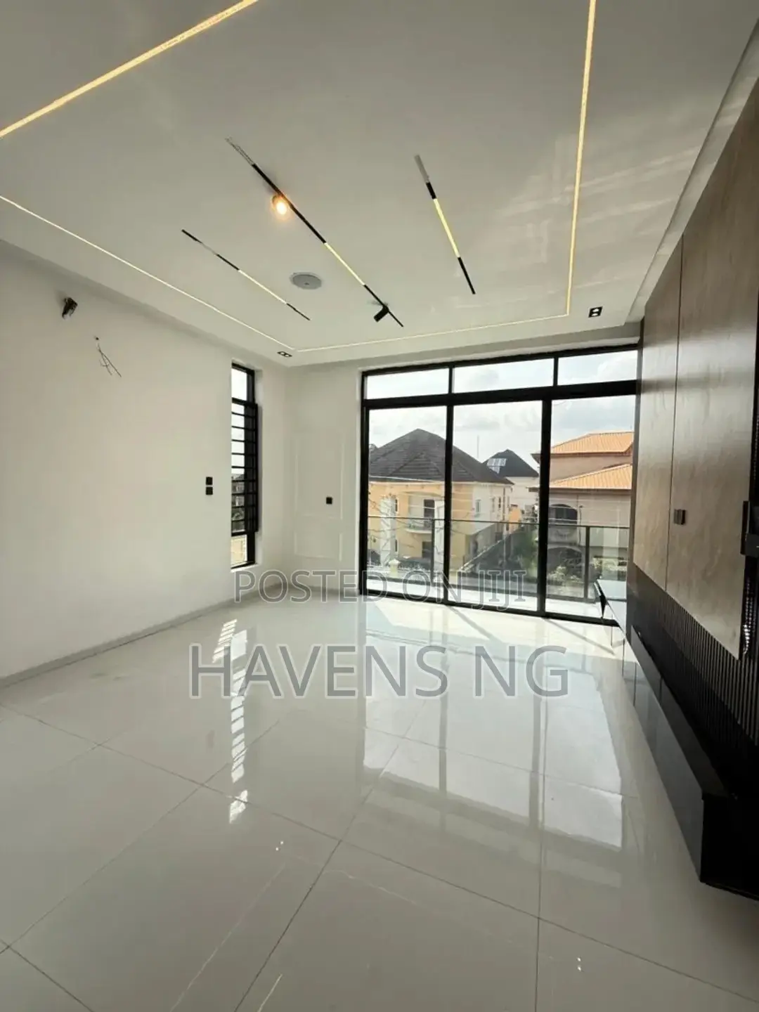 5bdrm Duplex in Sangotedo for sale
