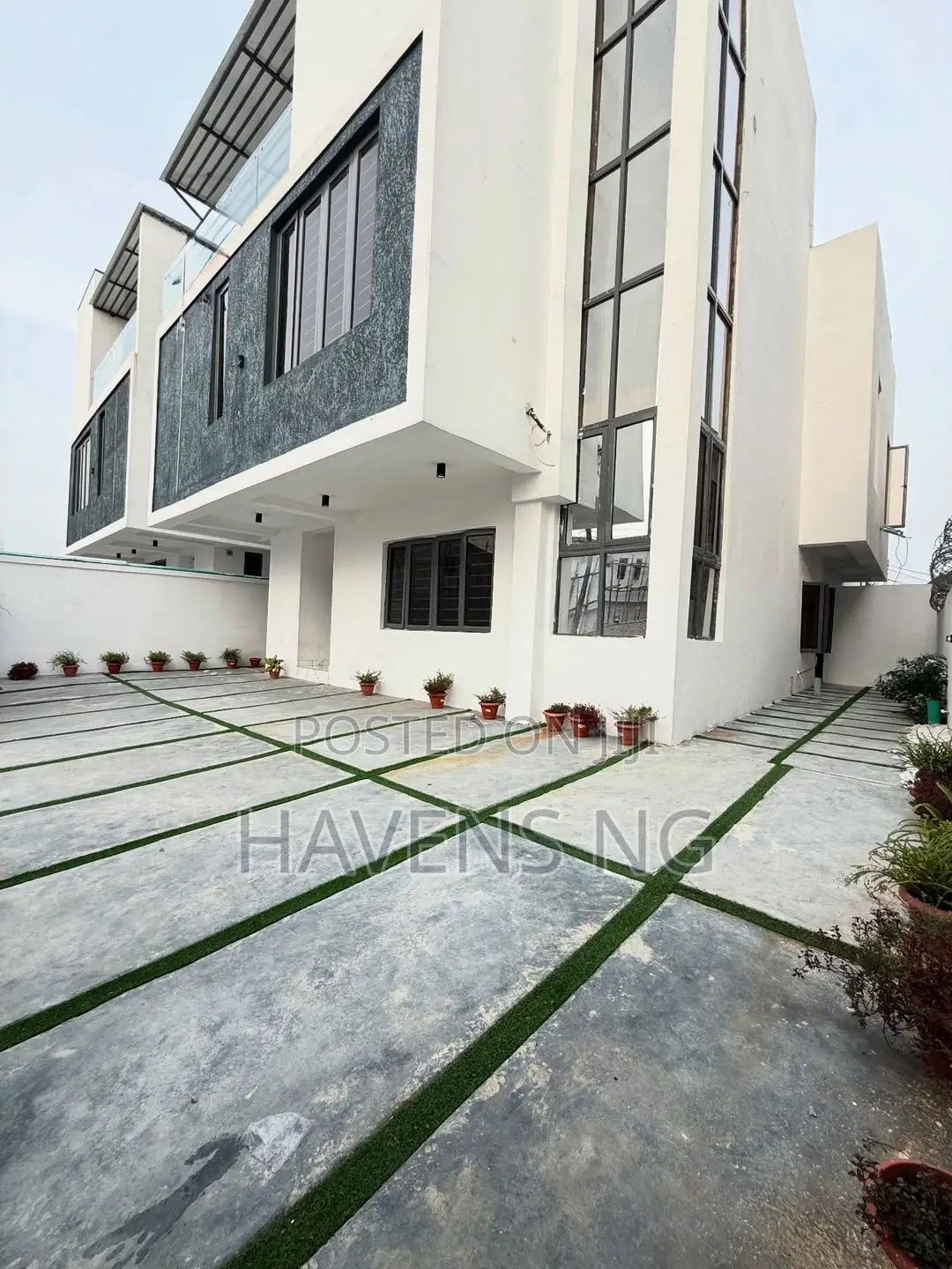 4bdrm Duplex in Ologolo for sale