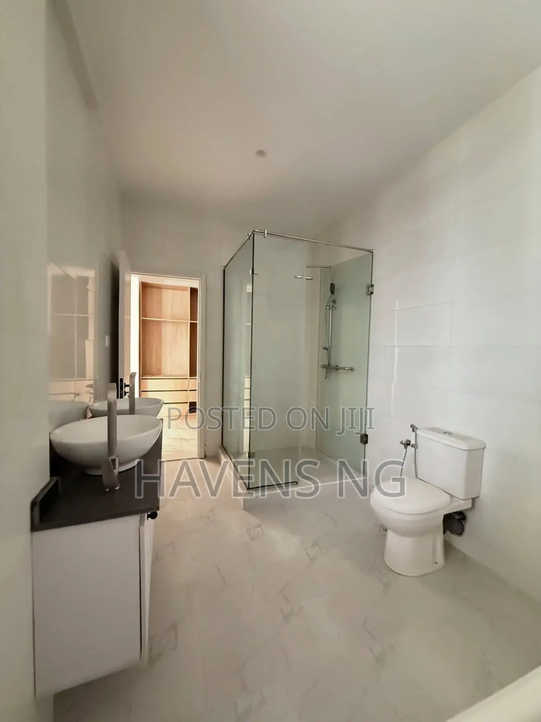 4bdrm Duplex in Ologolo for sale