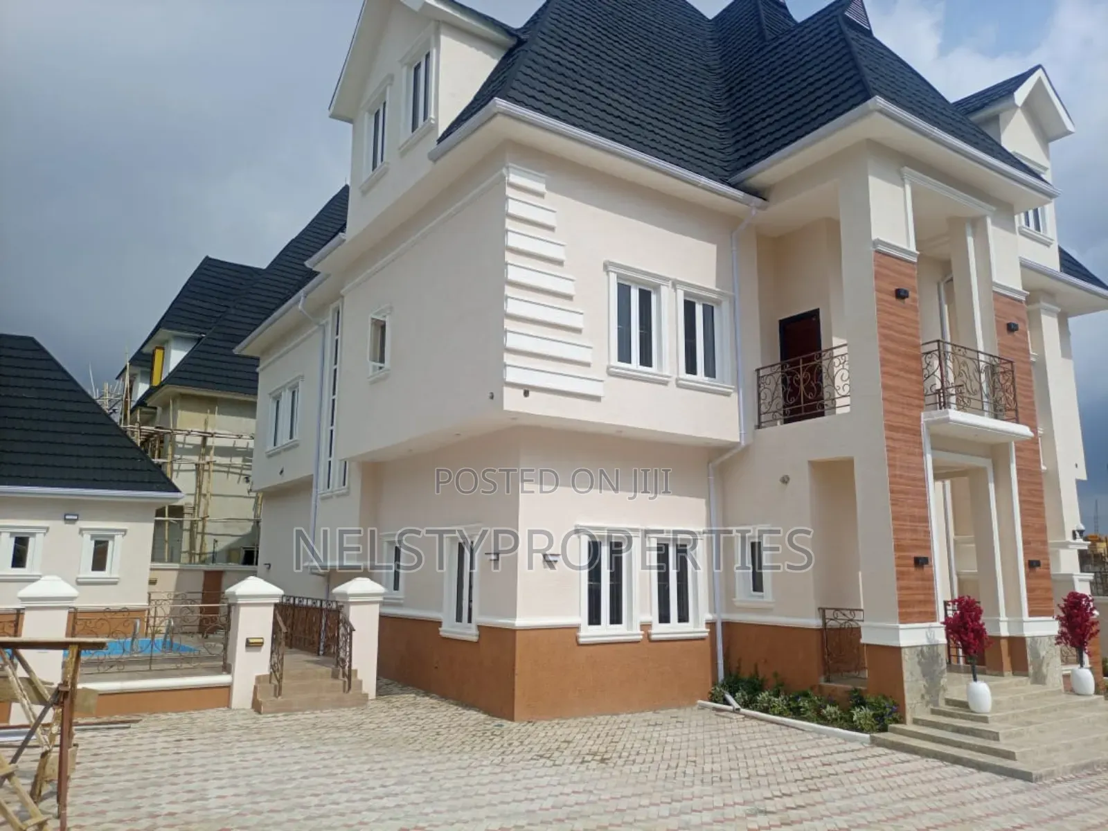 6bdrm Duplex in Efab Metropolis, Gwarinpa for sale