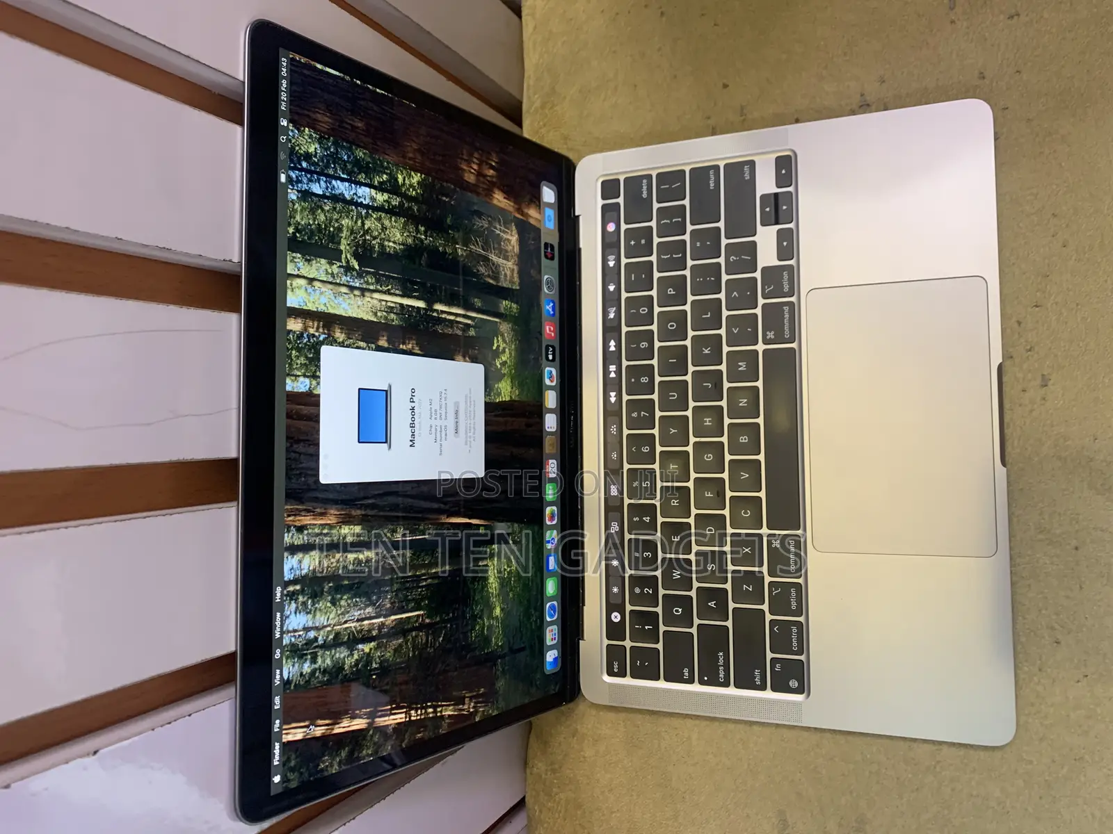 Laptop Apple MacBook Pro 2022 M2 8GB Apple M2 SSD 256GB