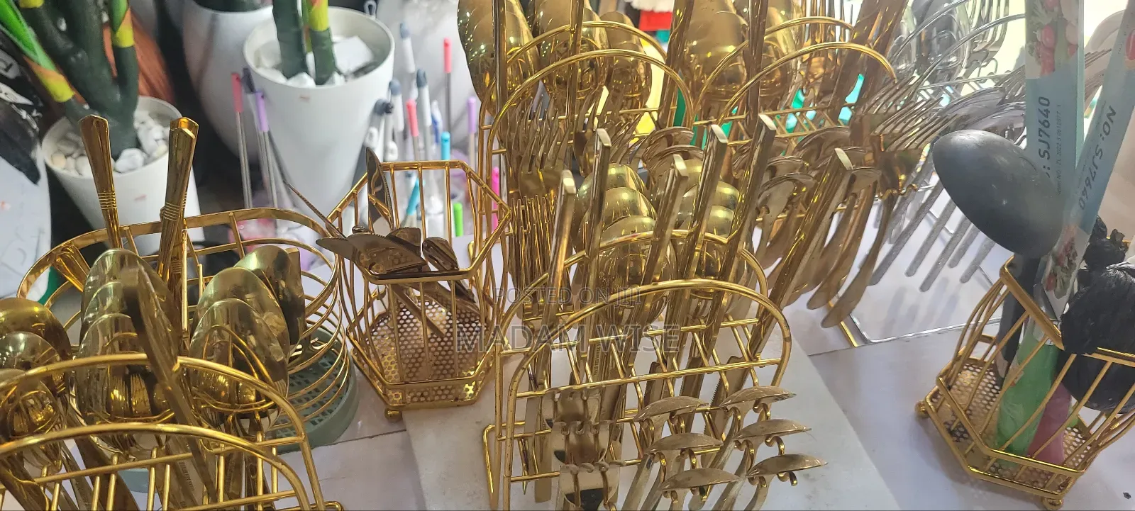 High Quality Cutlery Set. Available in Gold and Silver.