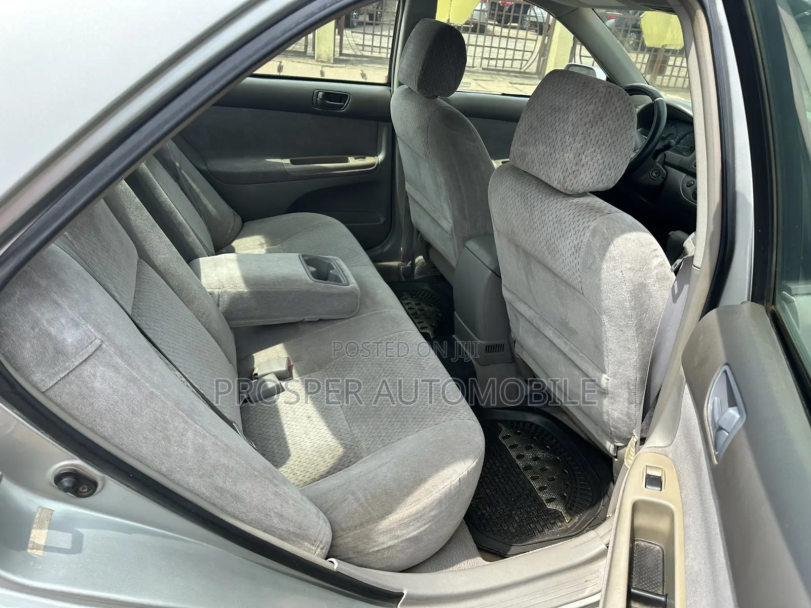 Toyota Camry LE 4dr Sedan (2.4L 4cyl 5M) 2004 Silver