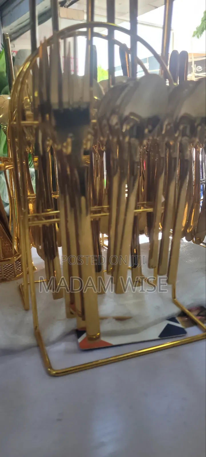 High Quality Cutlery Set. Available in Gold and Silver.