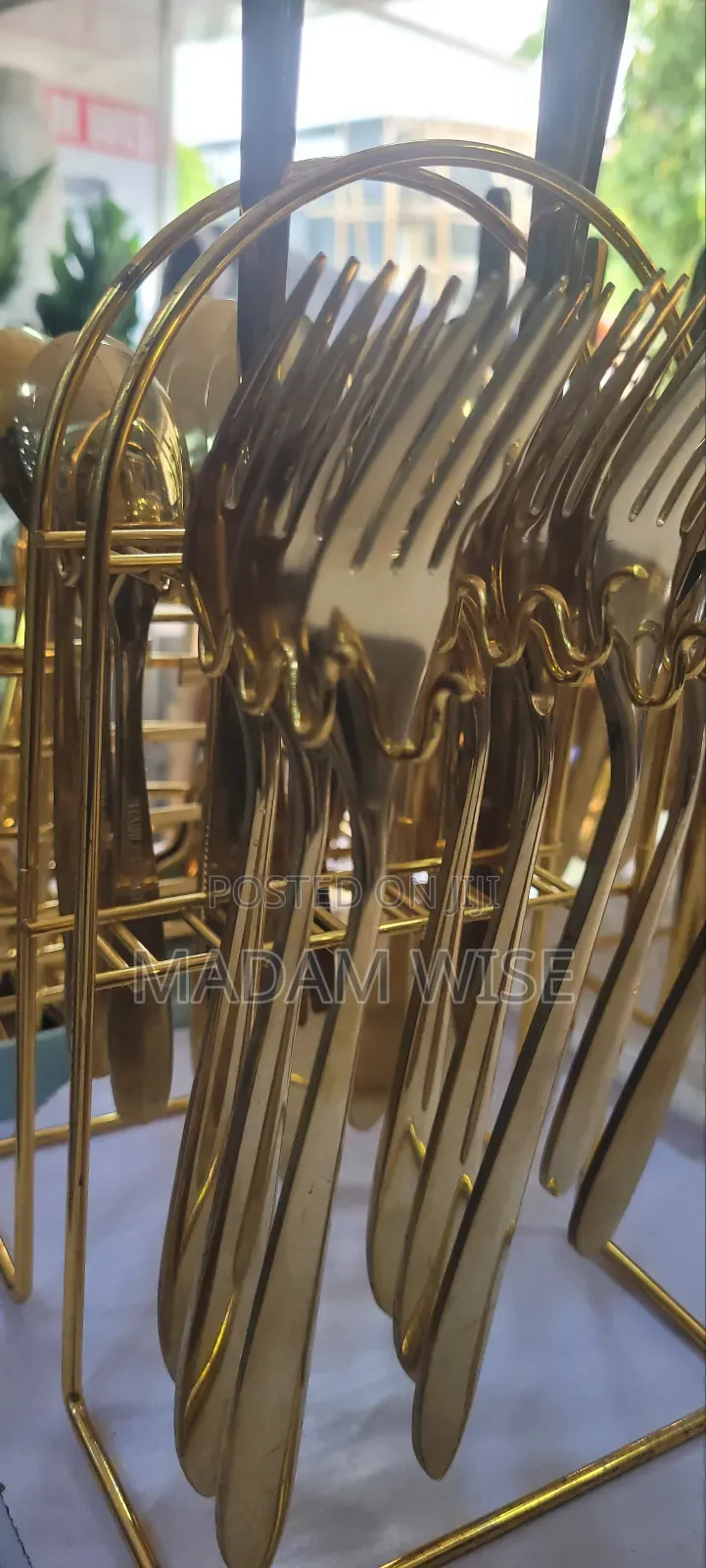 High Quality Cutlery Set. Available in Gold and Silver.