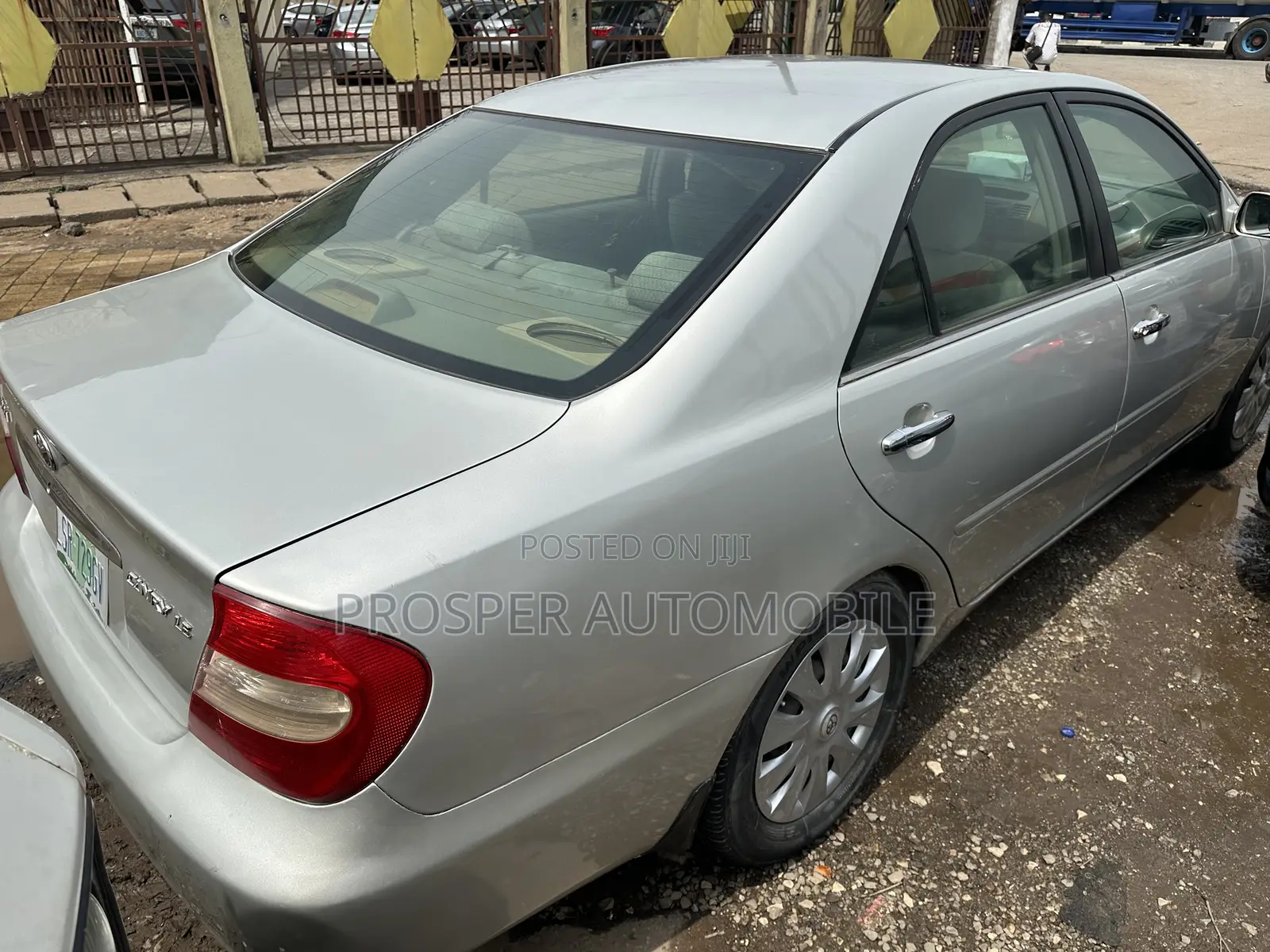 Toyota Camry LE 4dr Sedan (2.4L 4cyl 5M) 2004 Silver