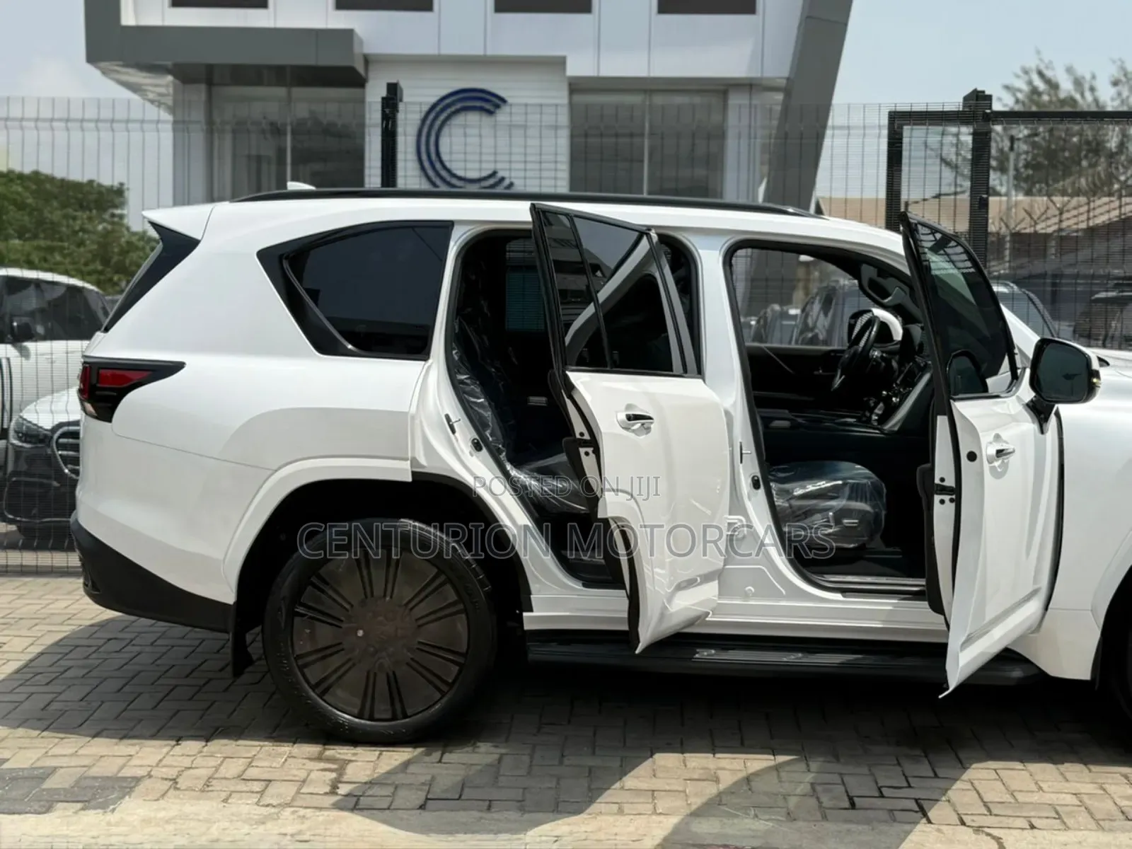 Lexus LX LX 600 2022 White