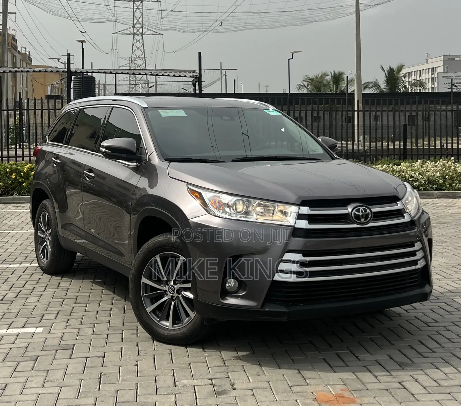 Toyota Highlander XLE 2019 Gray