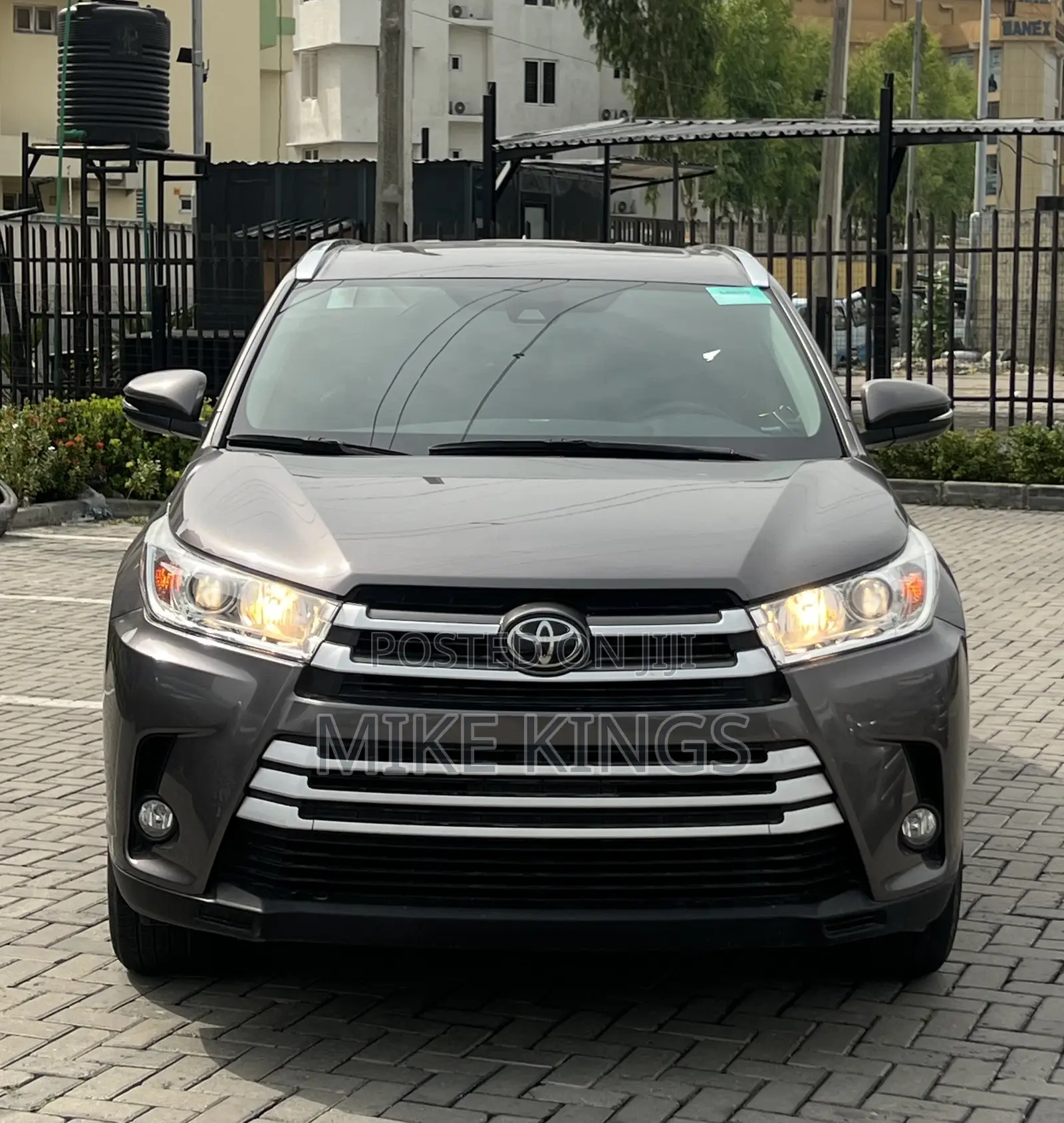 Toyota Highlander XLE 2019 Gray