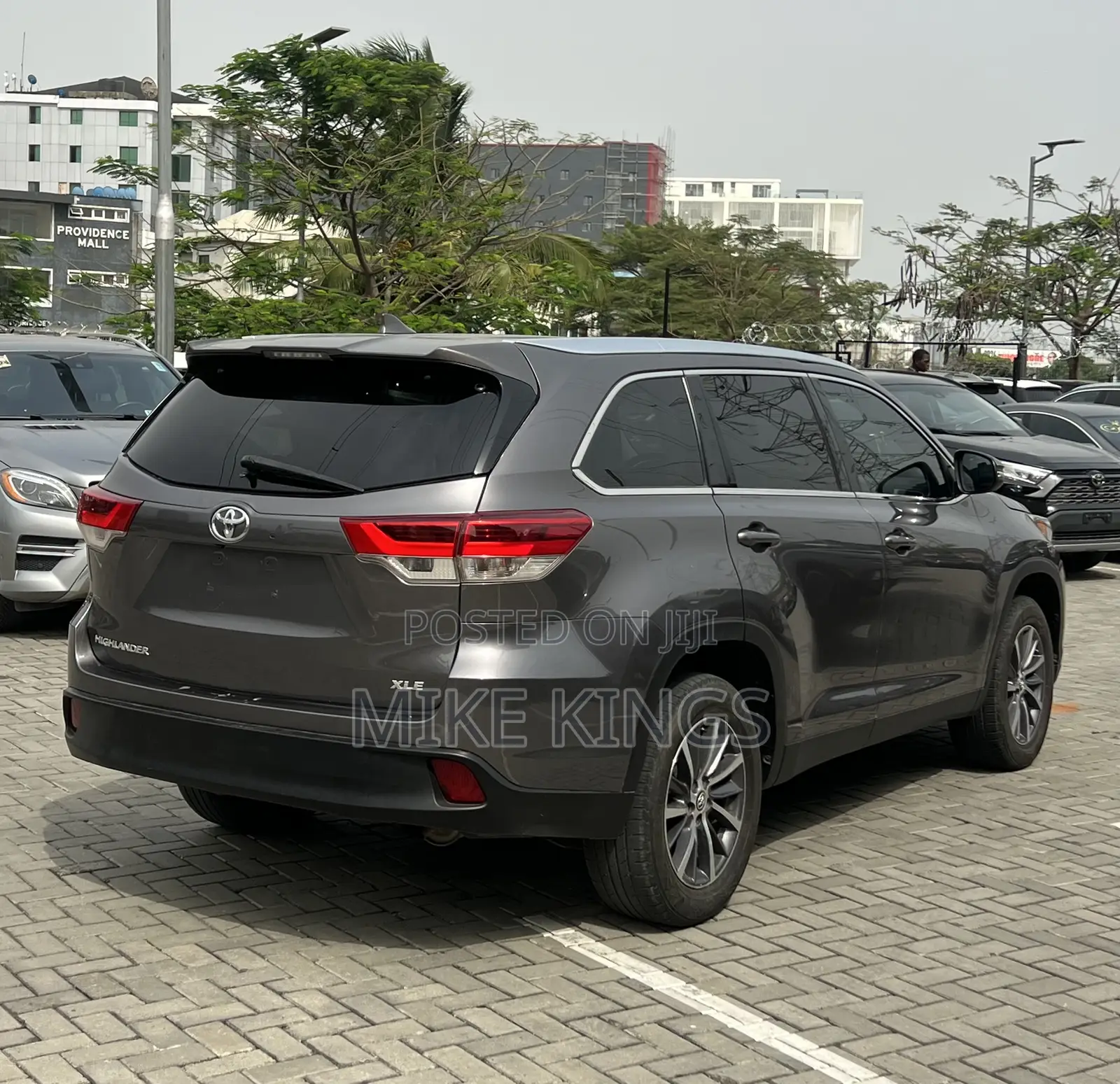 Toyota Highlander XLE 2019 Gray