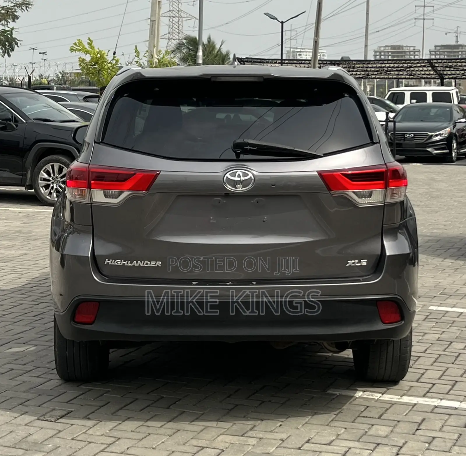 Toyota Highlander XLE 2019 Gray
