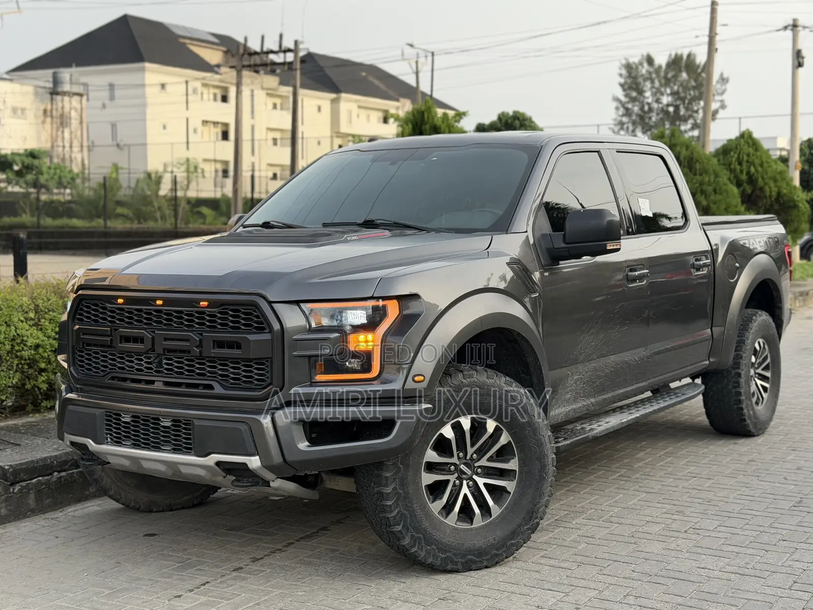 Ford F-150 Raptor 4x4 SuperCrew Cab Styleside 5.5 ft. box 145 in. WB