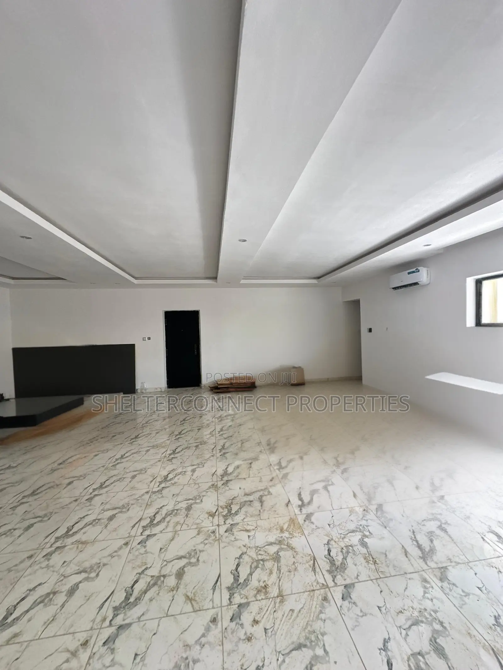 3bdrm Penthouse in Lekki Phase 1 for rent