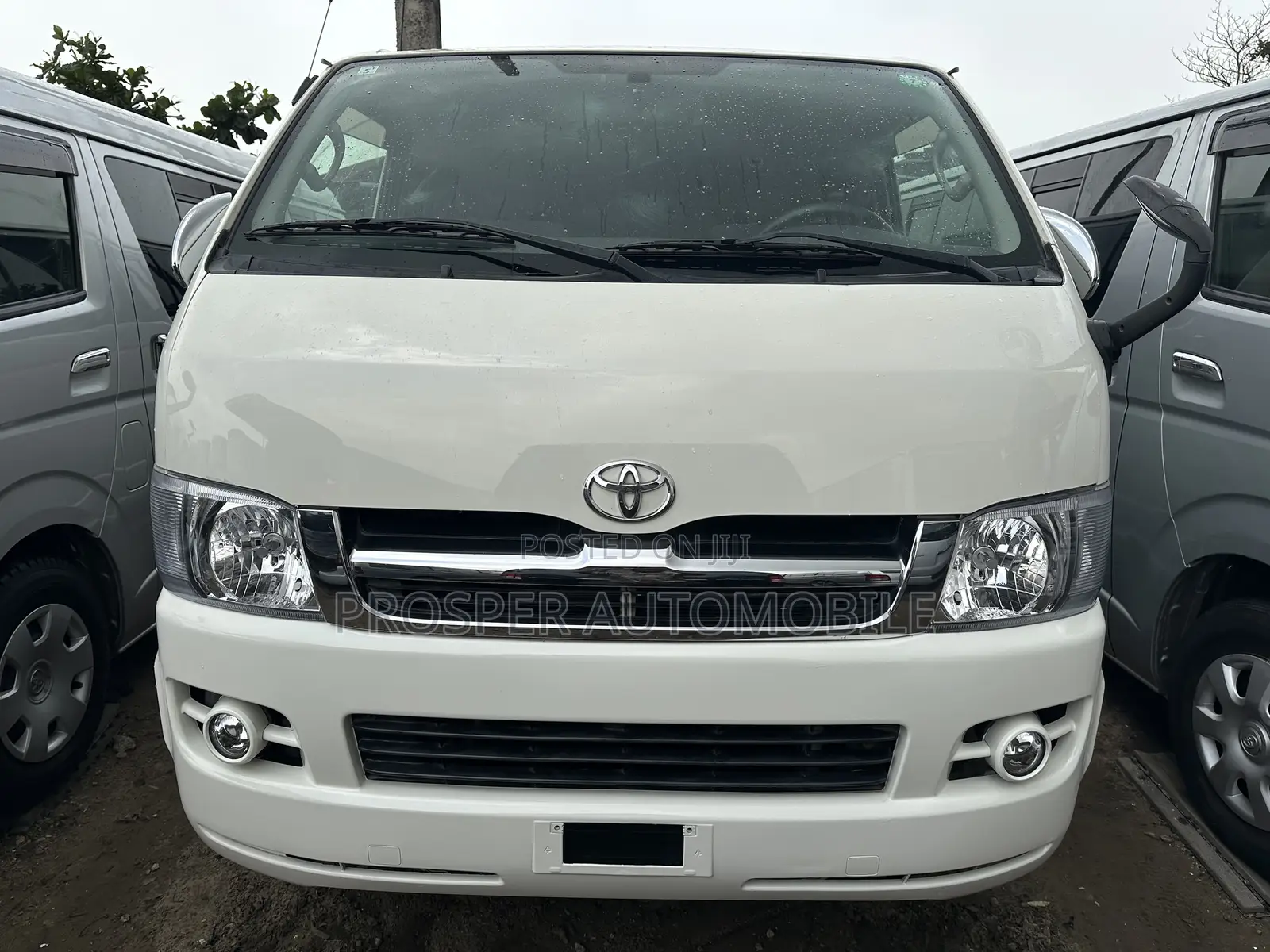 Toyota HiAce 2010 White