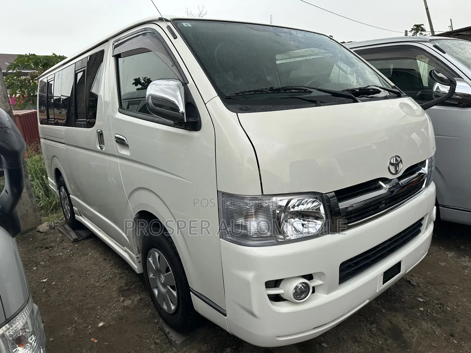 Toyota HiAce 2010 White