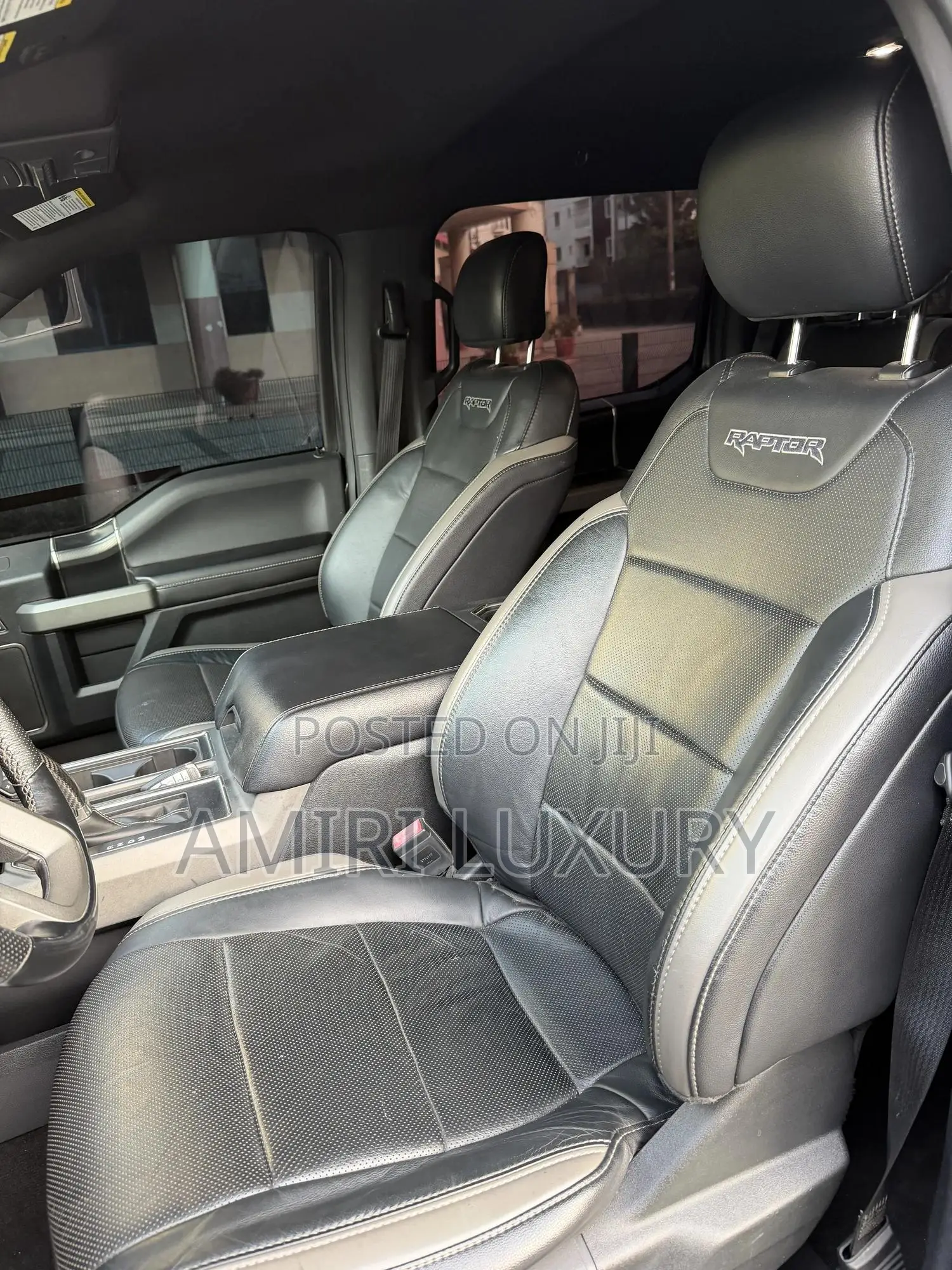 Ford F-150 Raptor 4x4 SuperCrew Cab Styleside 5.5 ft. box 145 in. WB