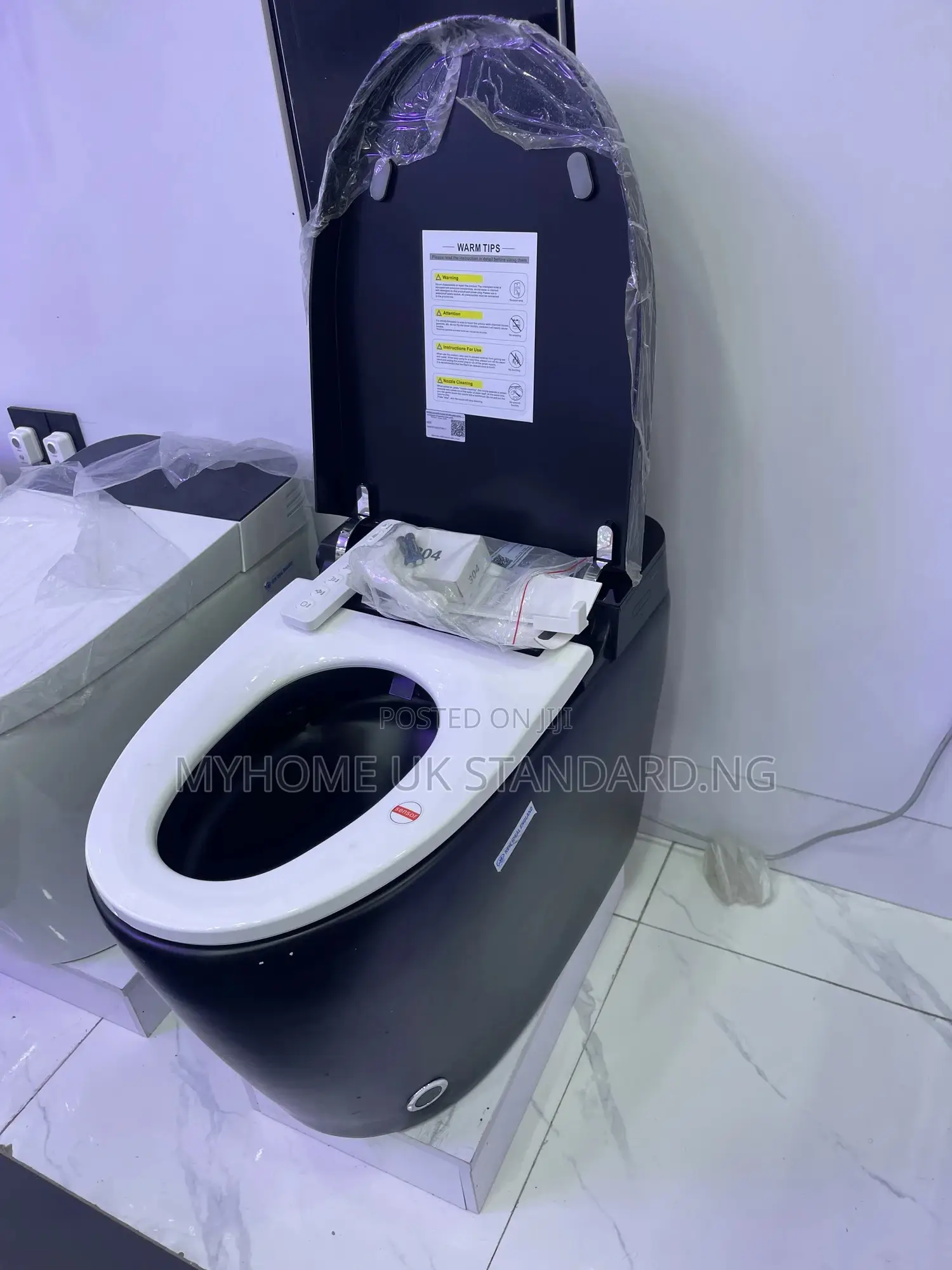 Black Smart Sensor Wc With Voice And Remote Control