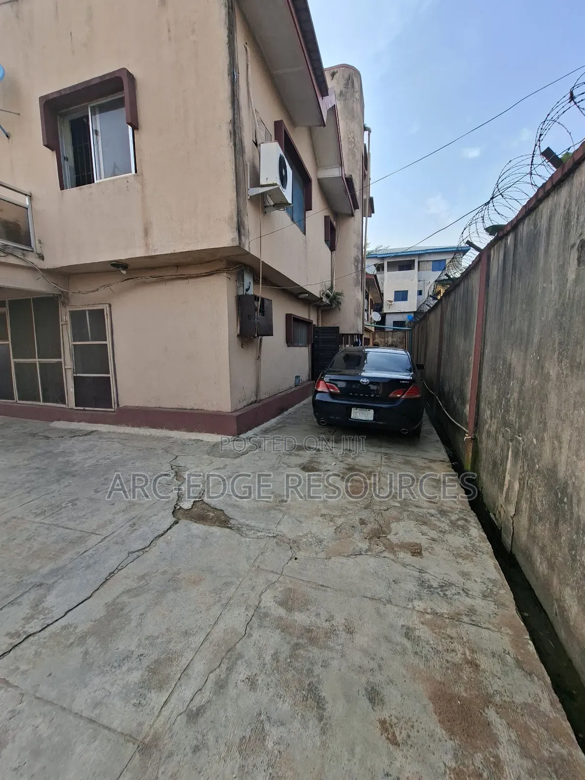 3bdrm Block of Flats in Ago Palace for sale