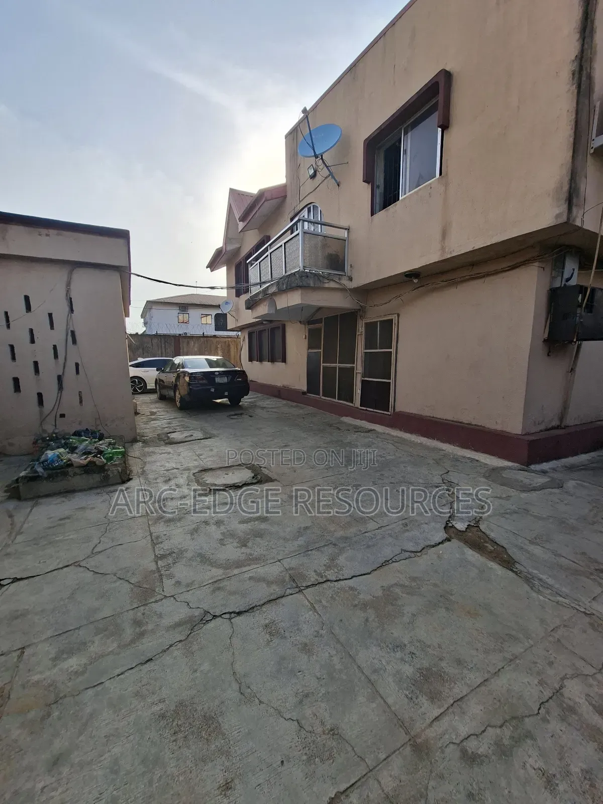 3bdrm Block of Flats in Ago Palace for sale