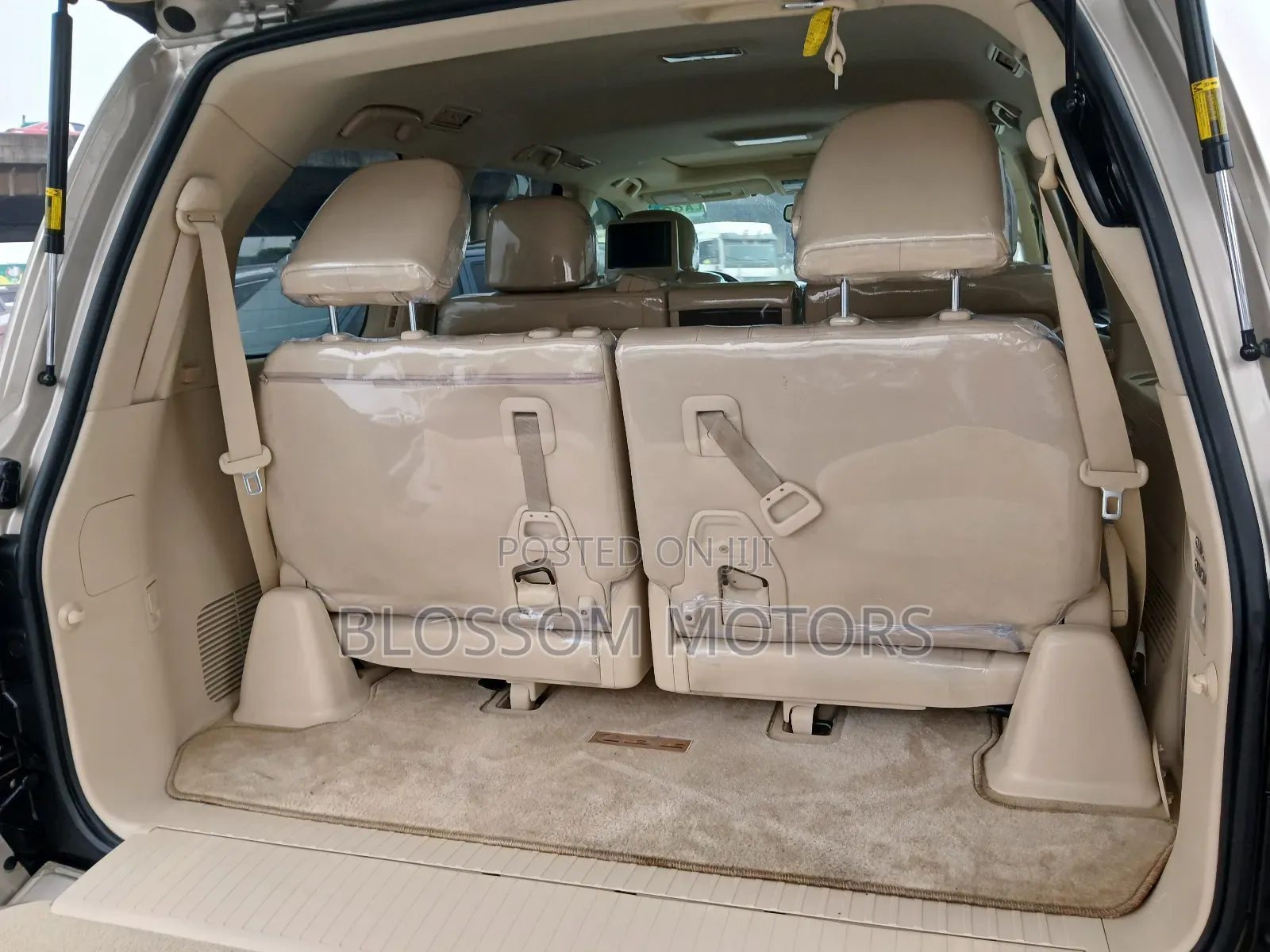 Lexus LX 570 AWD 2014 Gold