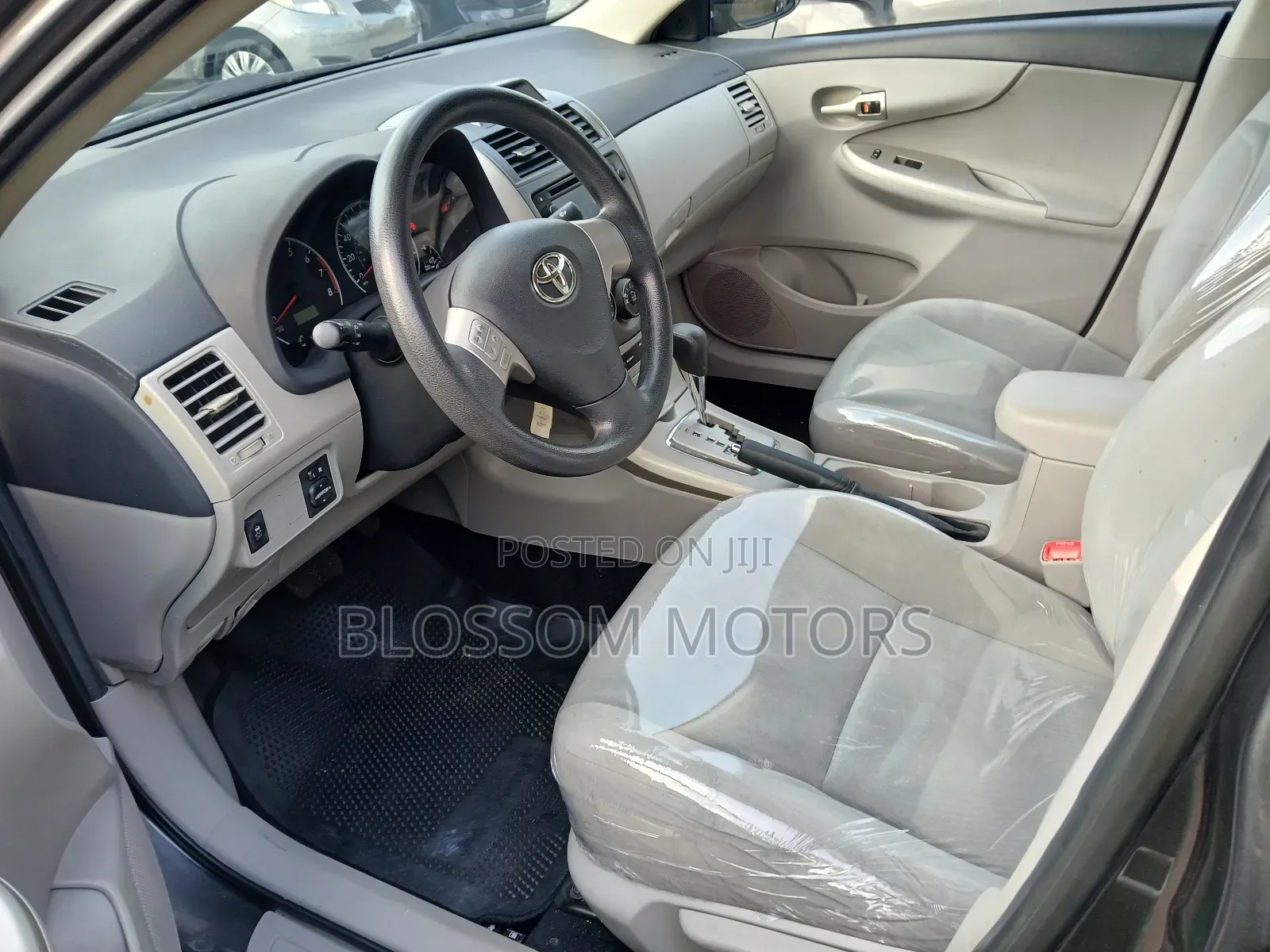 Toyota Corolla L 4dr Sedan (1.8L 4cyl 5M) 2012 Gray