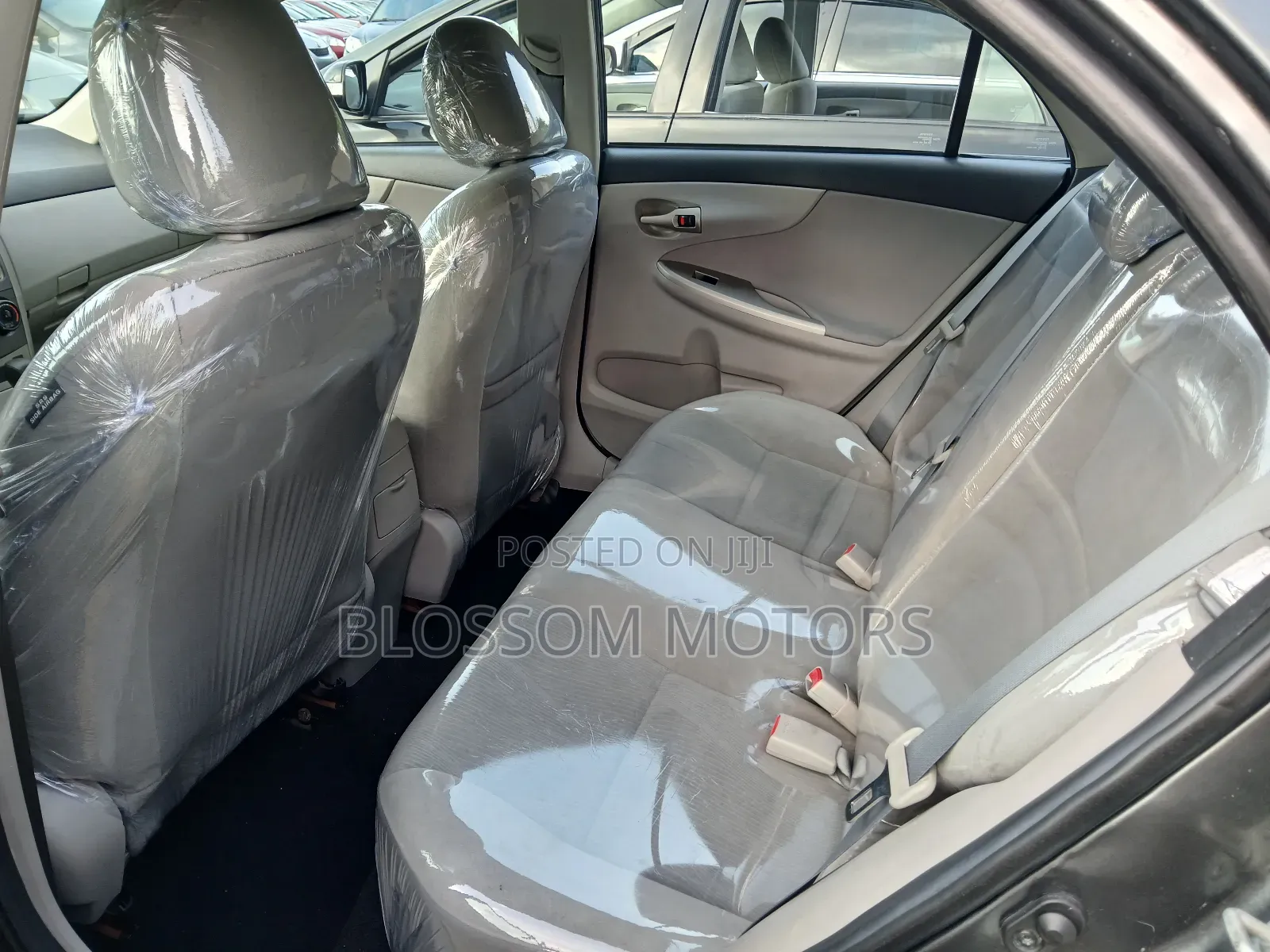 Toyota Corolla L 4dr Sedan (1.8L 4cyl 5M) 2012 Gray