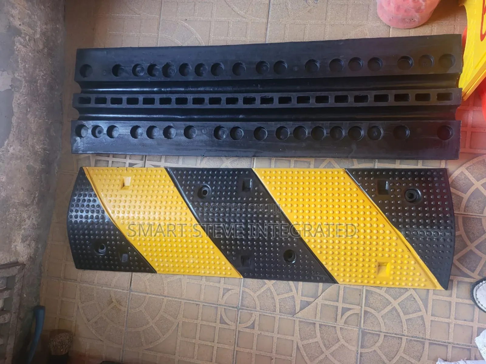 Heavy-duty Rubber Speed Bump