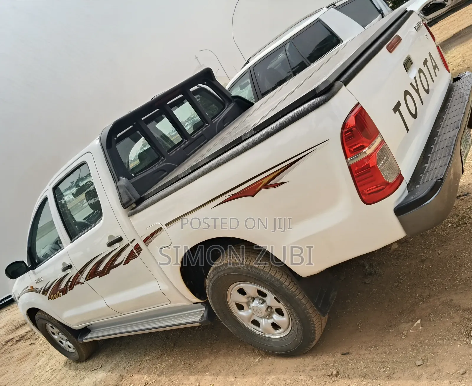 Toyota Hilux SR 4x4 2013 White