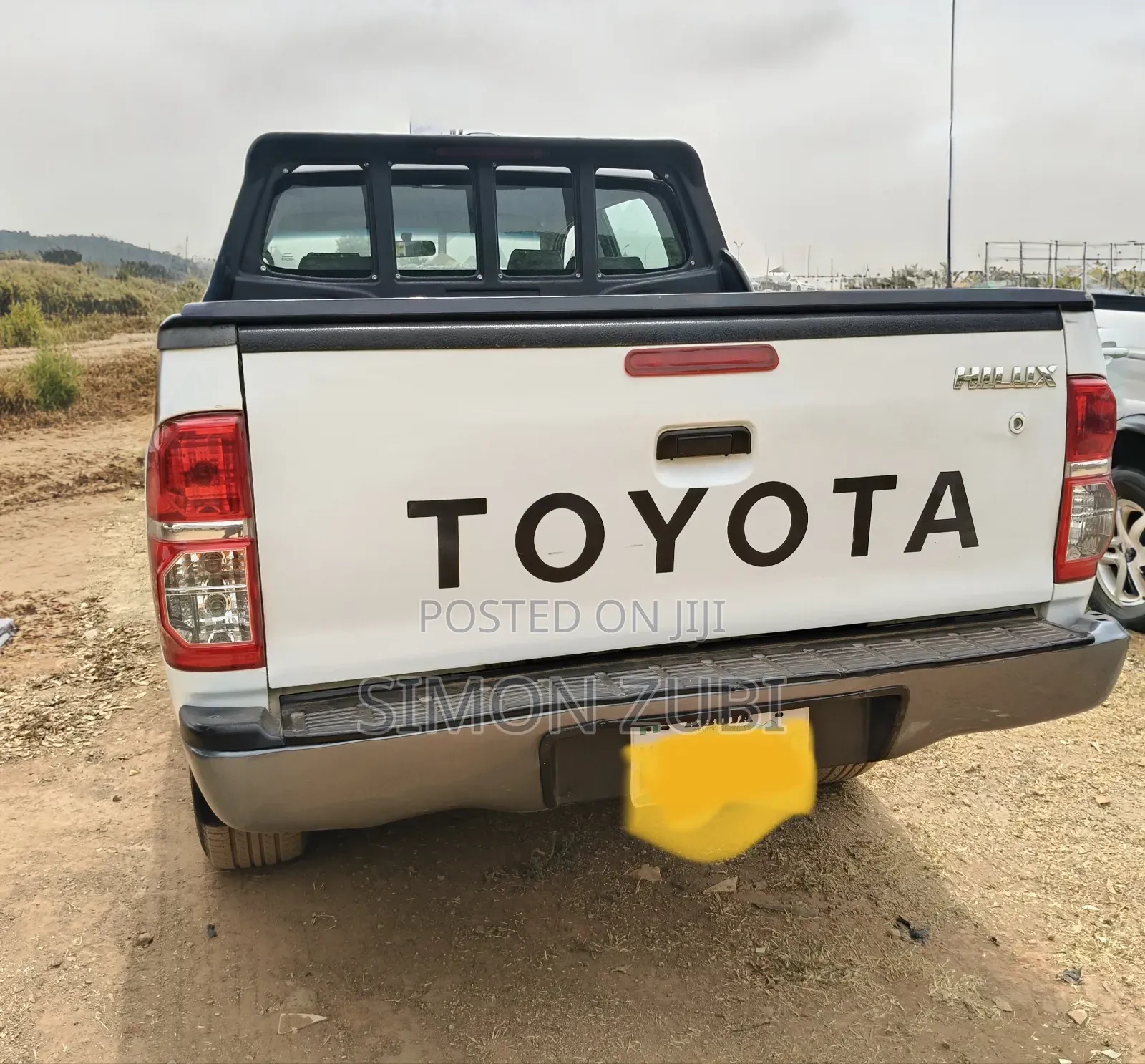 Toyota Hilux SR 4x4 2013 White