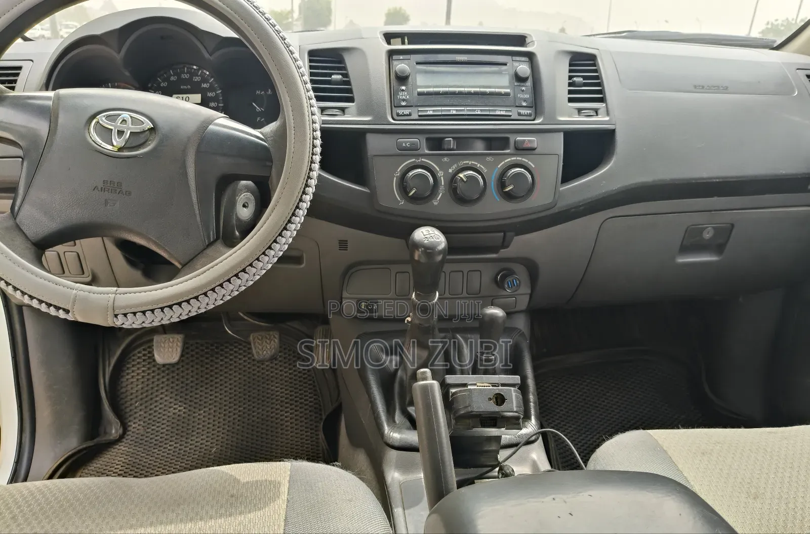 Toyota Hilux SR 4x4 2013 White