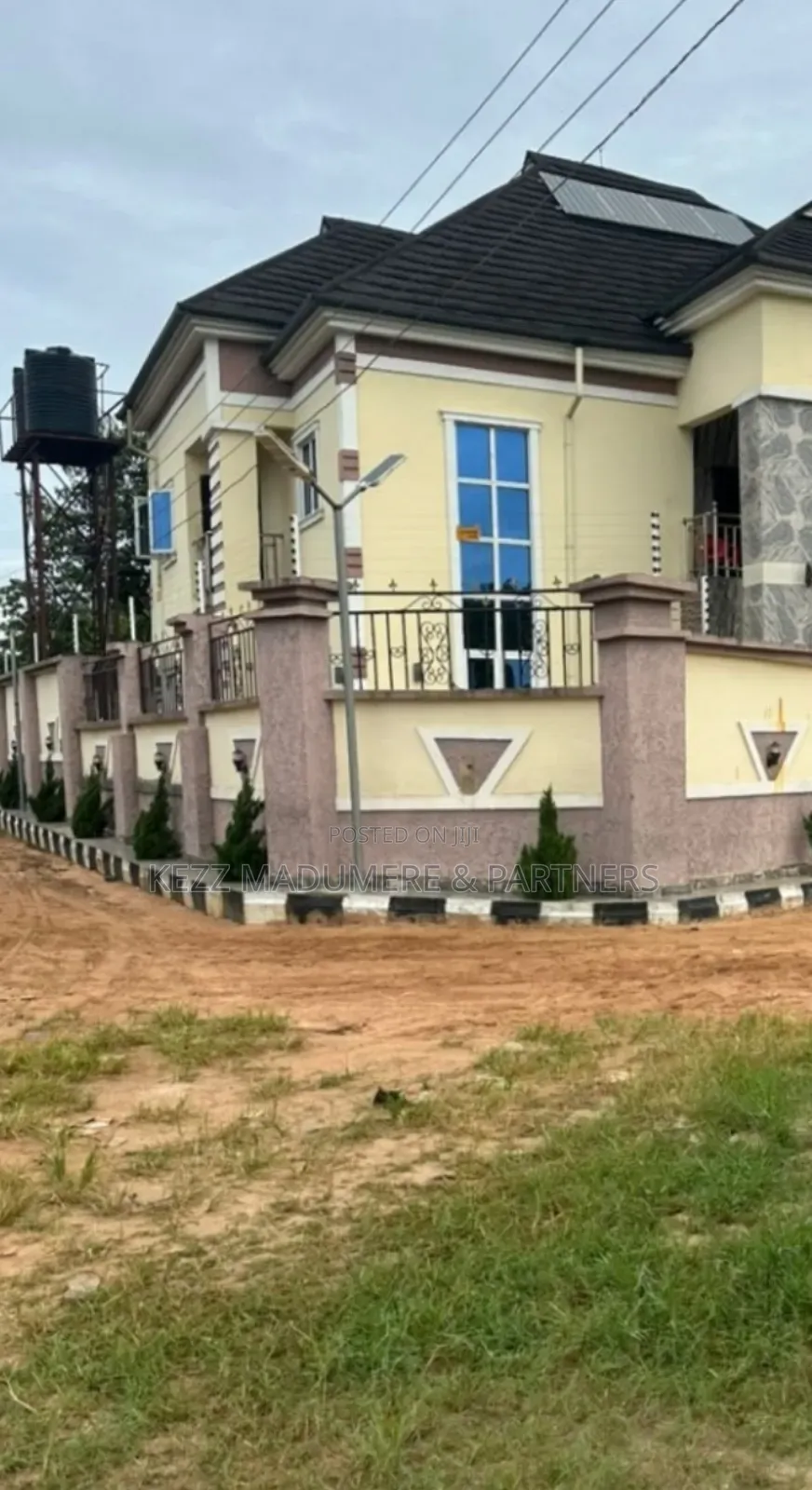 5bdrm Duplex in Inside An Estate In for sale