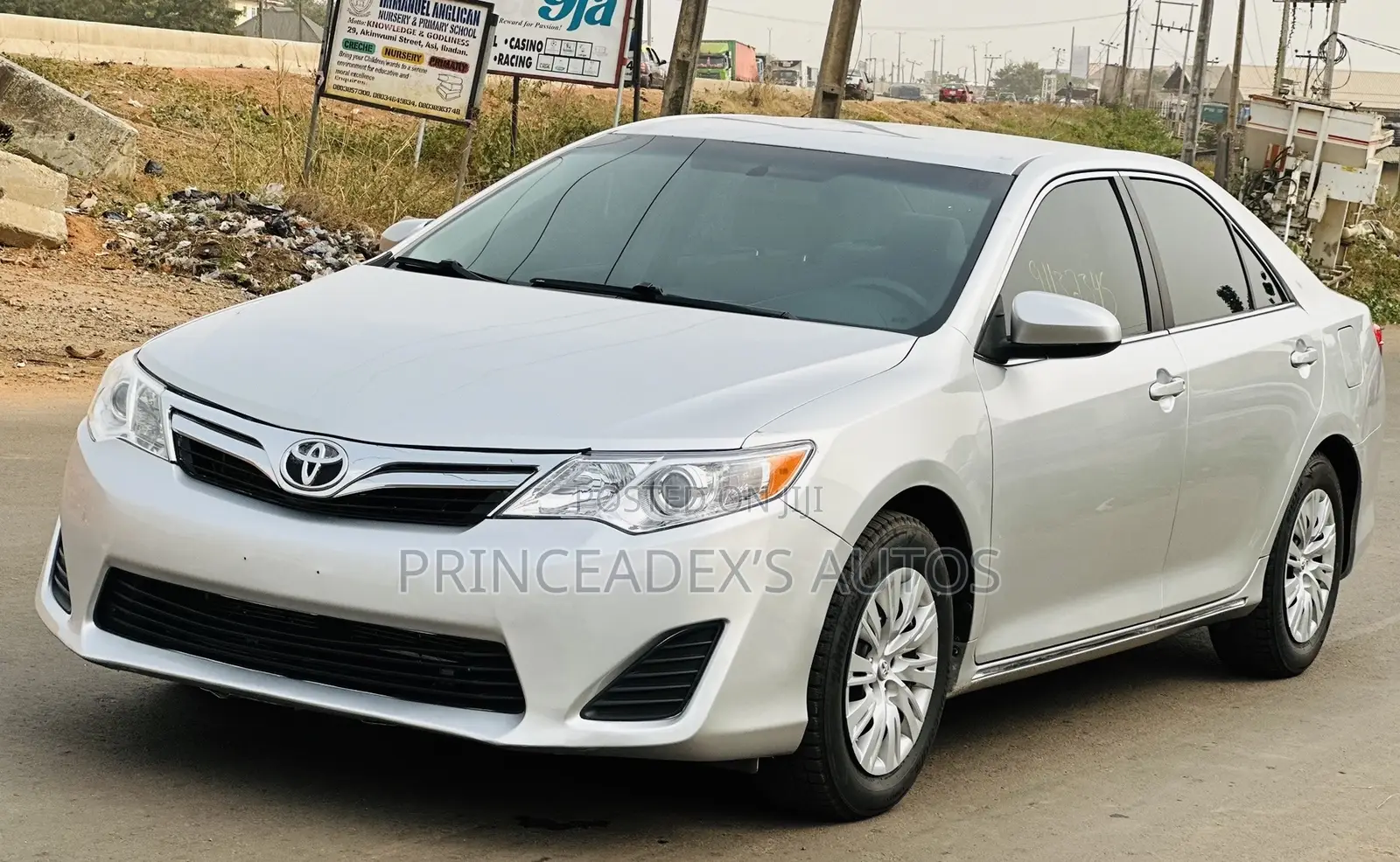 Toyota Camry LE 4dr Sedan (2.5L 4cyl 6A) 2014 Silver