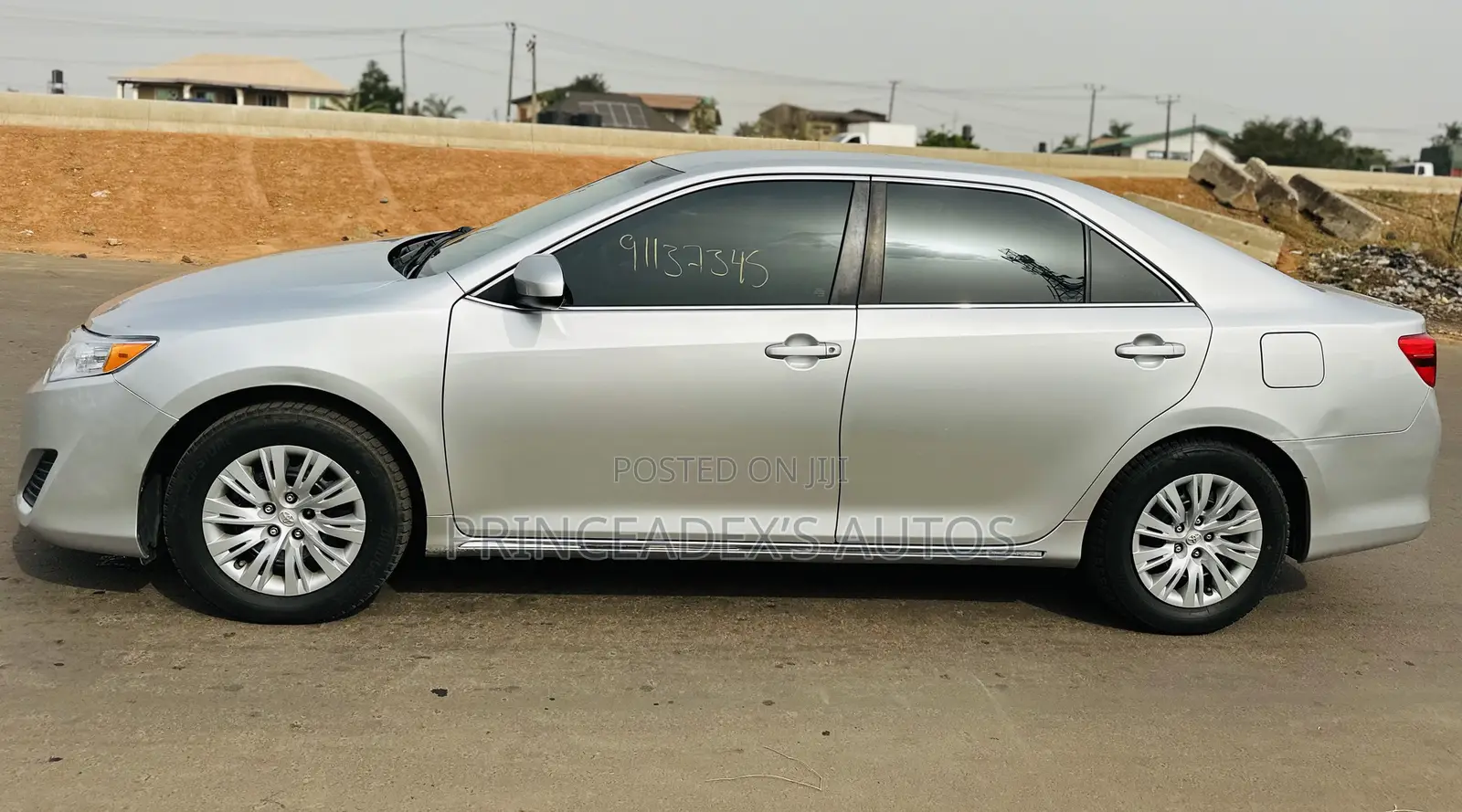 Toyota Camry LE 4dr Sedan (2.5L 4cyl 6A) 2014 Silver