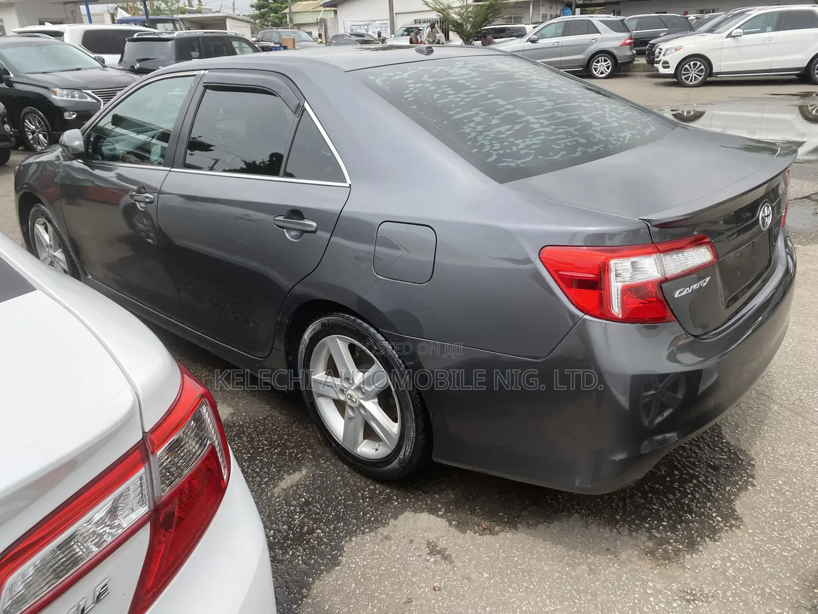 Toyota Camry SE 4dr Sedan (2.5L 4cyl 6A) 2013 Gray