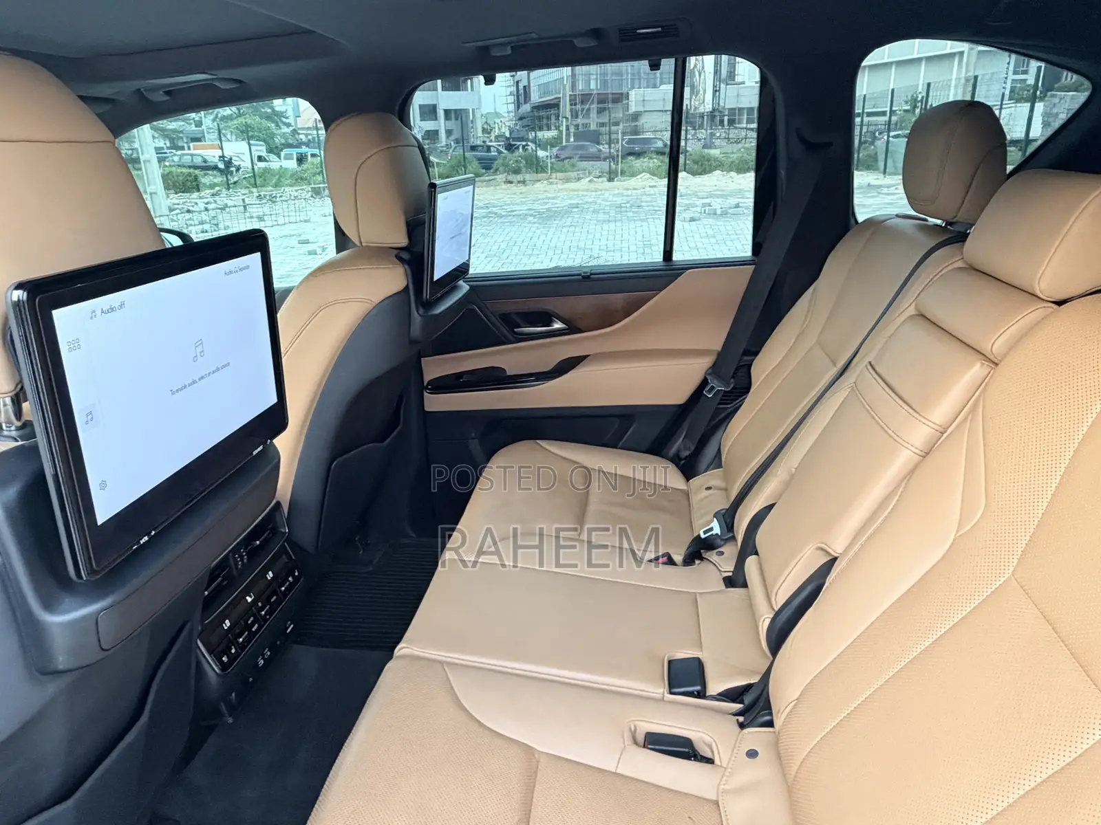 Lexus LX 600 2022 Gold