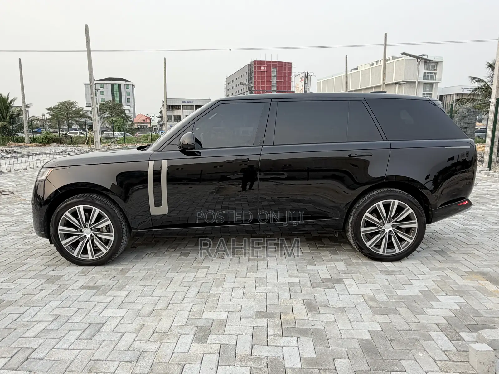 Land Rover Range Rover P530 SE LWB 7 Seat 2023 Black