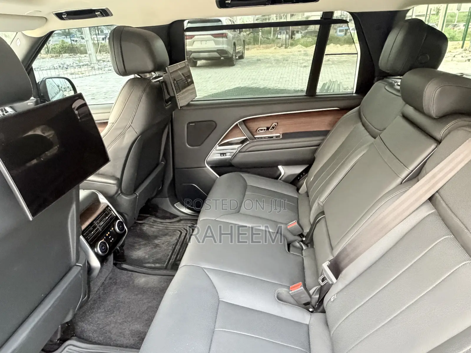 Land Rover Range Rover P530 SE LWB 7 Seat 2023 Black