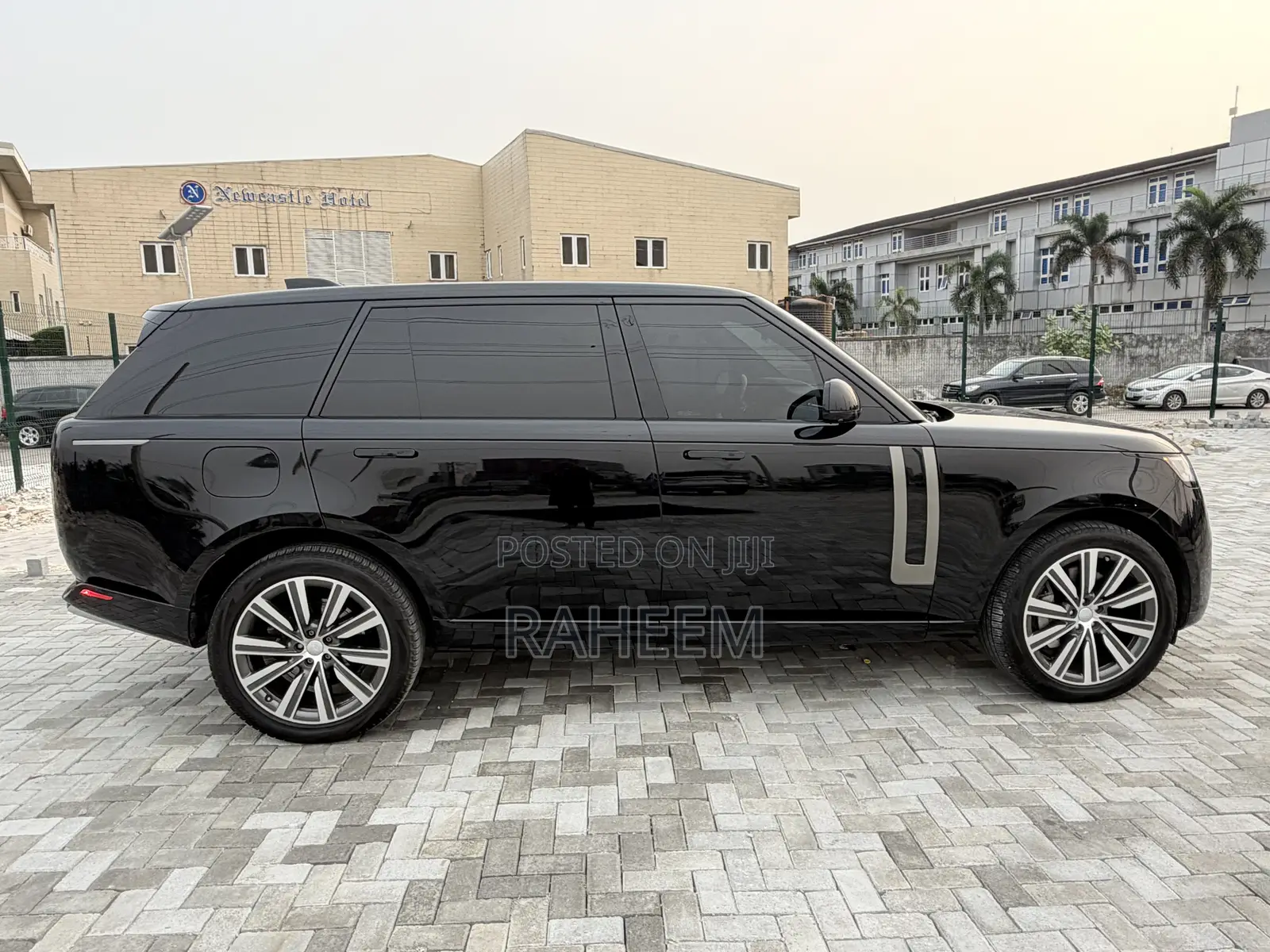 Land Rover Range Rover P530 SE LWB 7 Seat 2023 Black