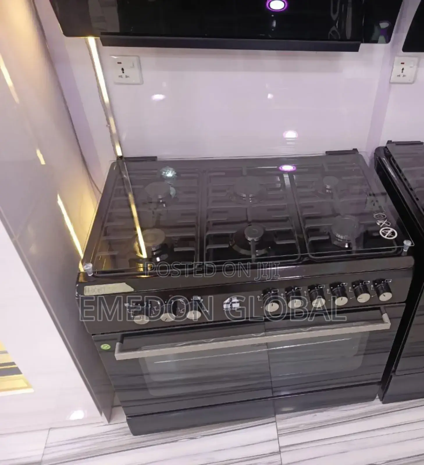 Black Standing Gas Cooker Featuring a Glass Cooktop and Oven.