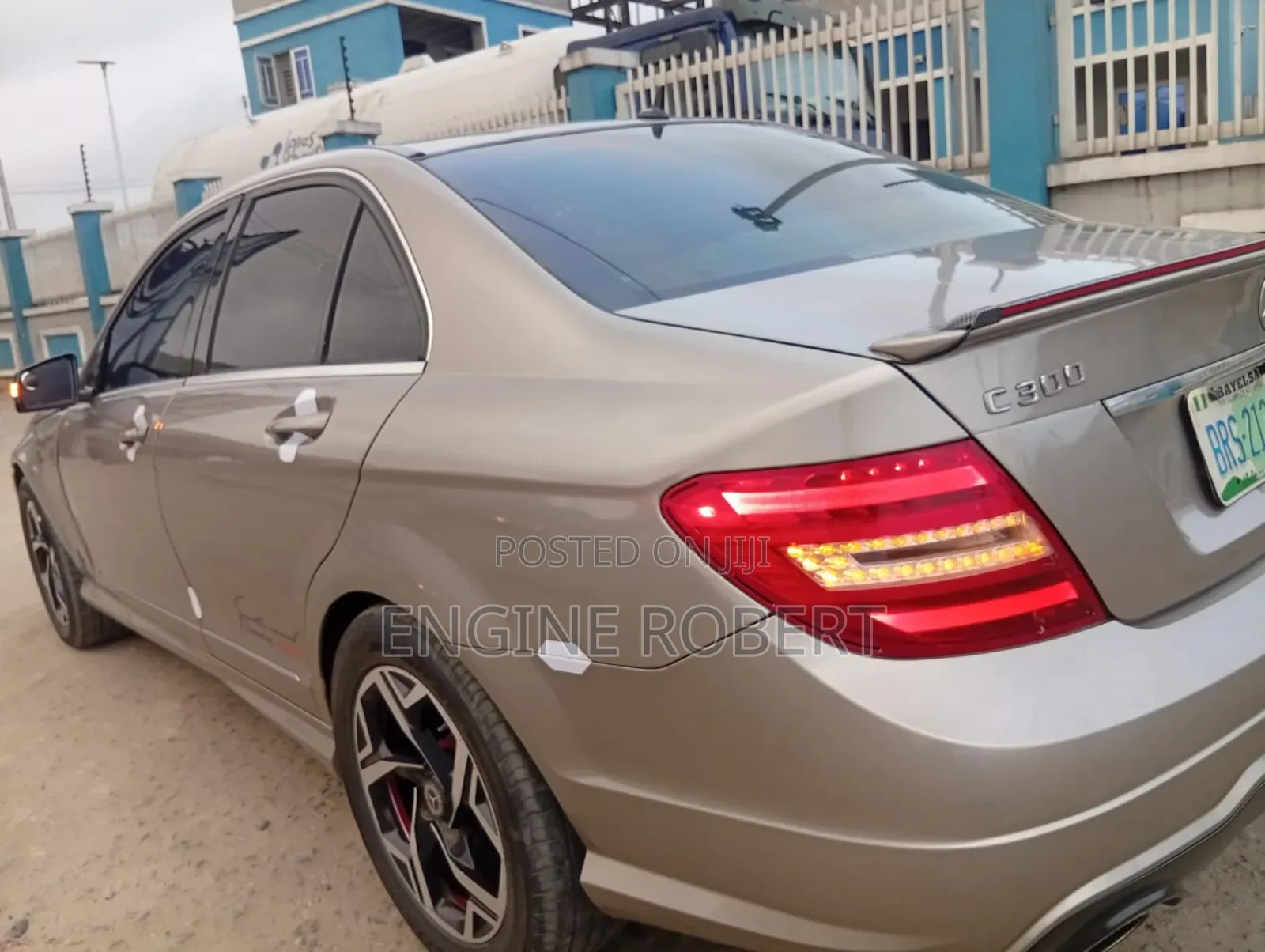 Mercedes-Benz C300 Luxury Sedan AWD (3.0L 6cyl 7A) 2009 Gold