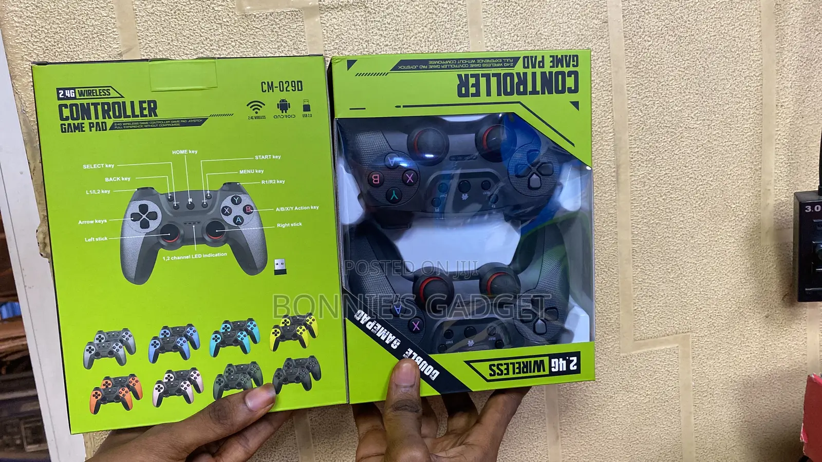 A 2.4g Wireless Double Gamepad