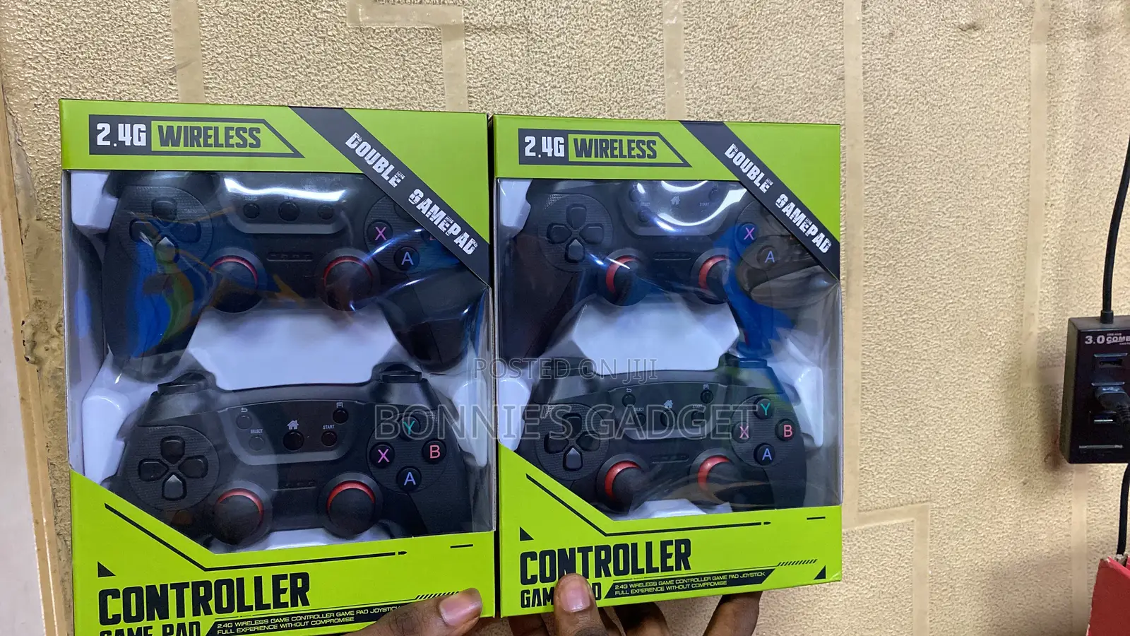 A 2.4g Wireless Double Gamepad